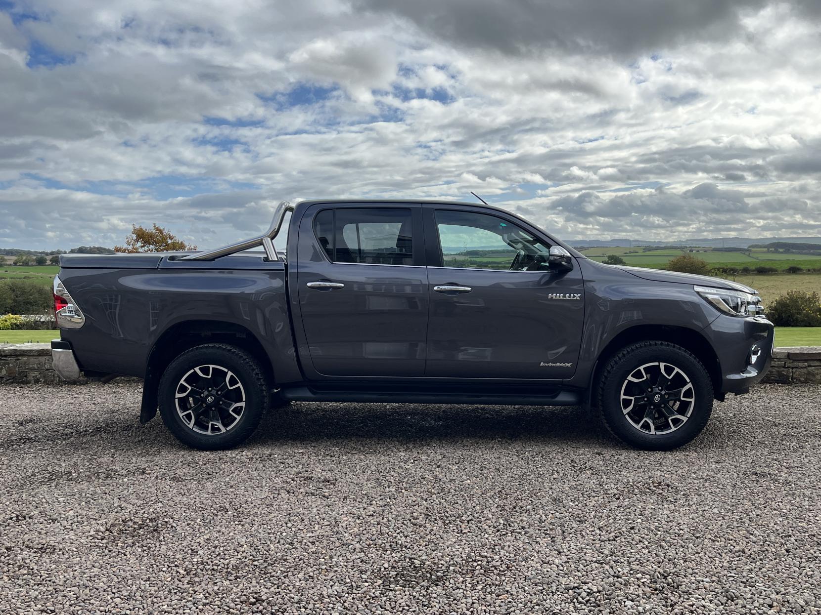 Toyota Hilux 2.4 D-4D Invincible X Pickup Double Cab 4dr Diesel Auto 4WD Euro 6 (s/s) (TSS, 3.5t) (150 ps)