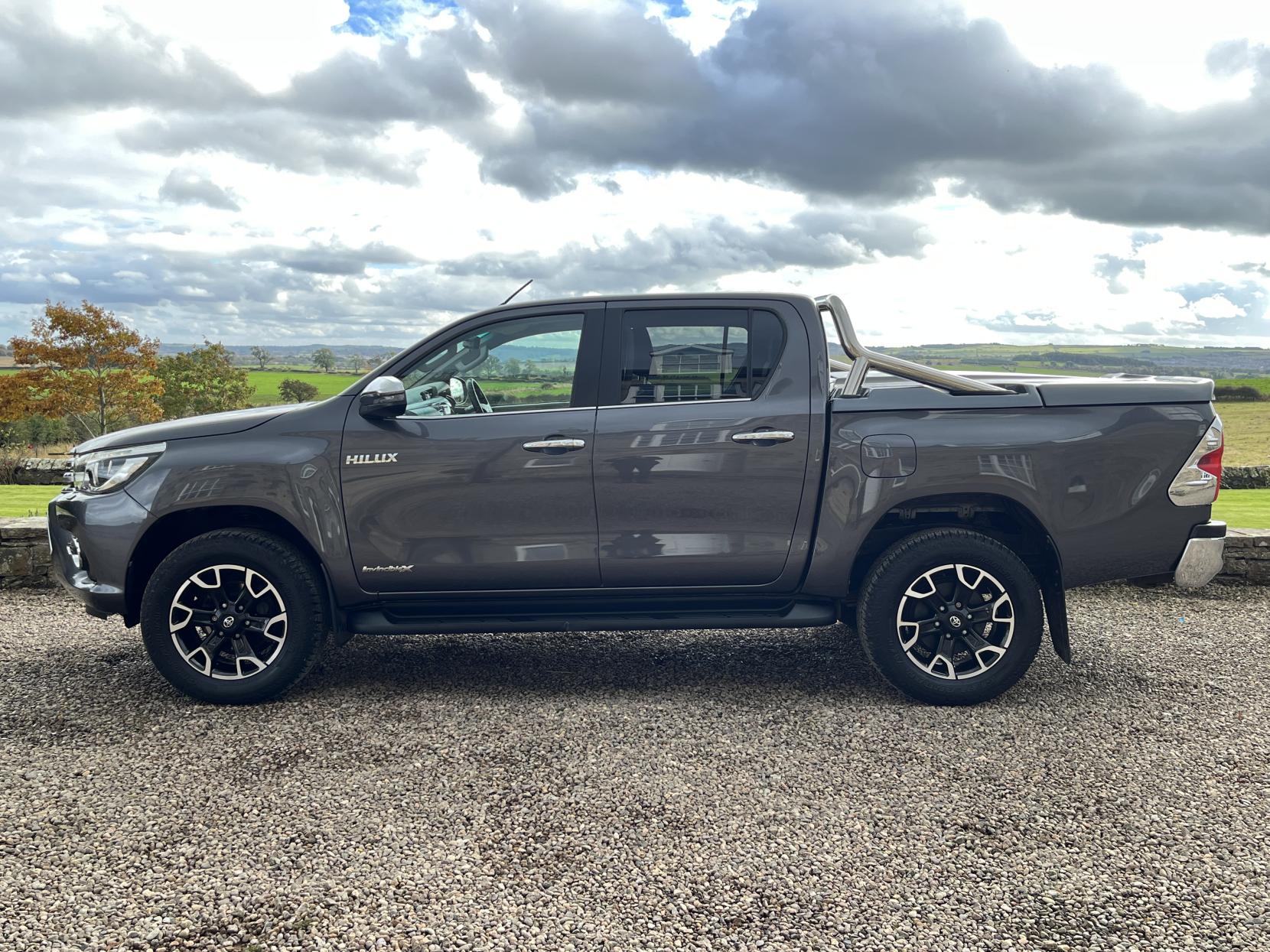 Toyota Hilux 2.4 D-4D Invincible X Pickup Double Cab 4dr Diesel Auto 4WD Euro 6 (s/s) (TSS, 3.5t) (150 ps)