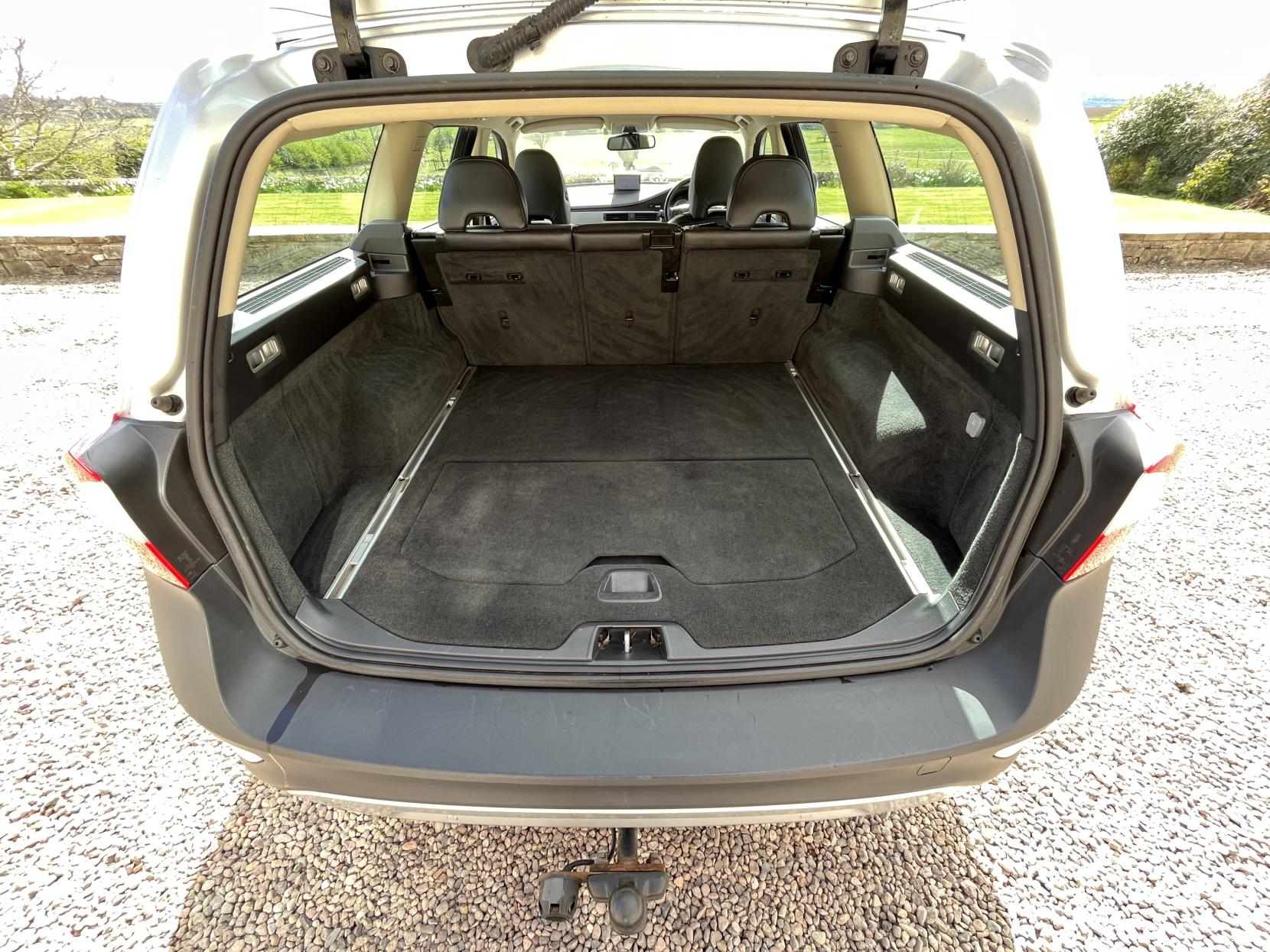 Volvo XC70 2.4 D5 SE Estate 5dr Diesel Geartronic AWD Euro 4 (185 ps)