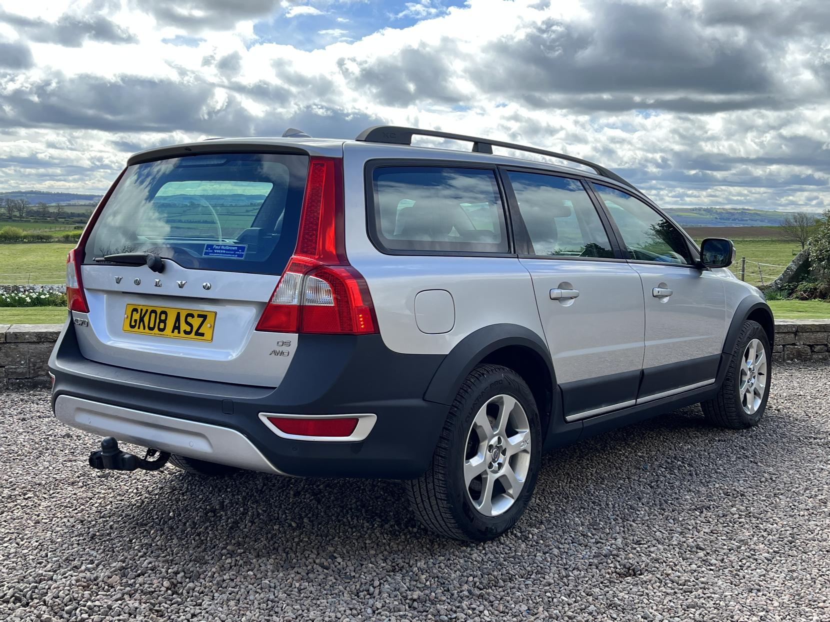Volvo XC70 2.4 D5 SE Estate 5dr Diesel Geartronic AWD Euro 4 (185 ps)