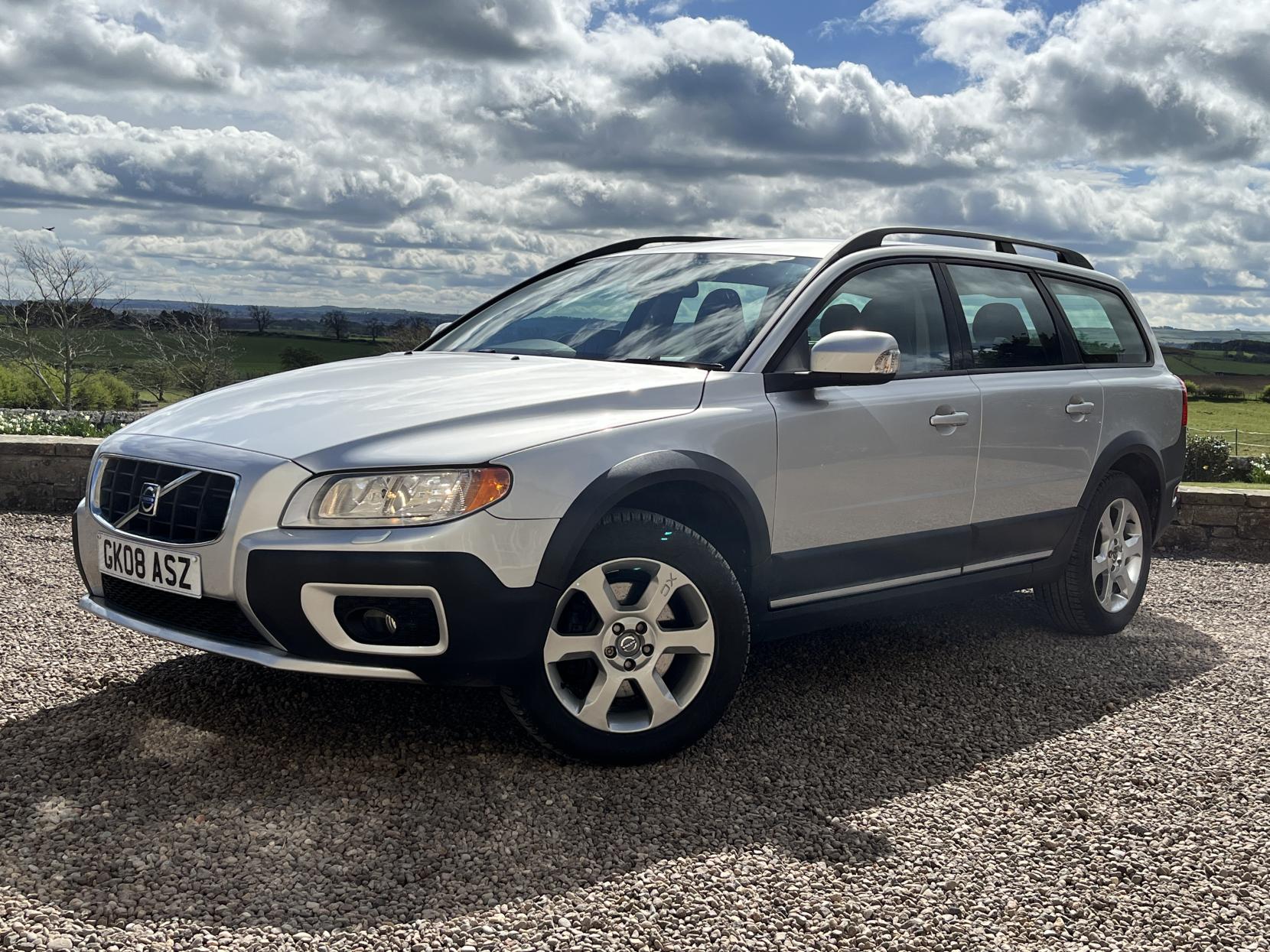 Volvo XC70 2.4 D5 SE Estate 5dr Diesel Geartronic AWD Euro 4 (185 ps)