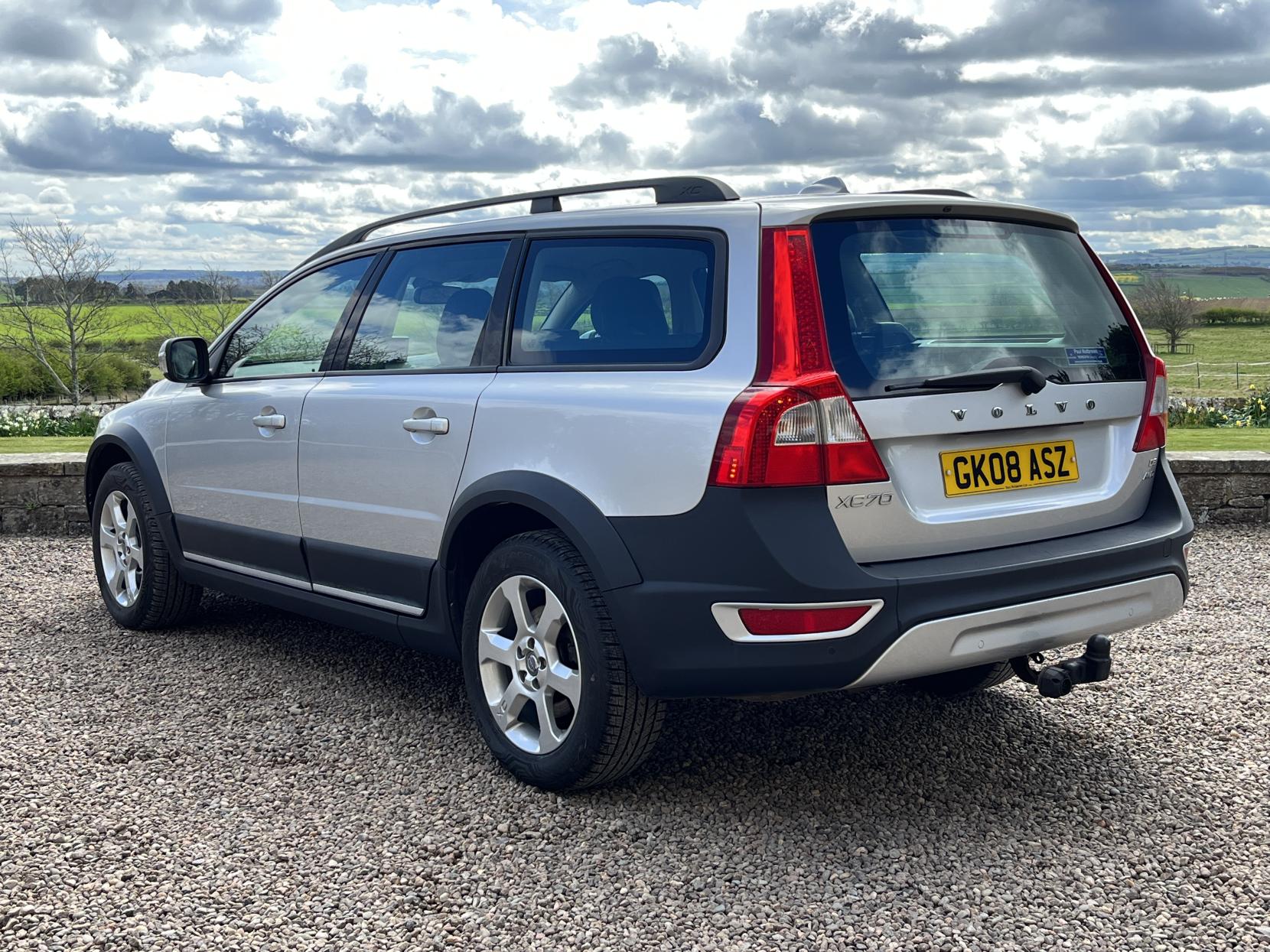 Volvo XC70 2.4 D5 SE Estate 5dr Diesel Geartronic AWD Euro 4 (185 ps)
