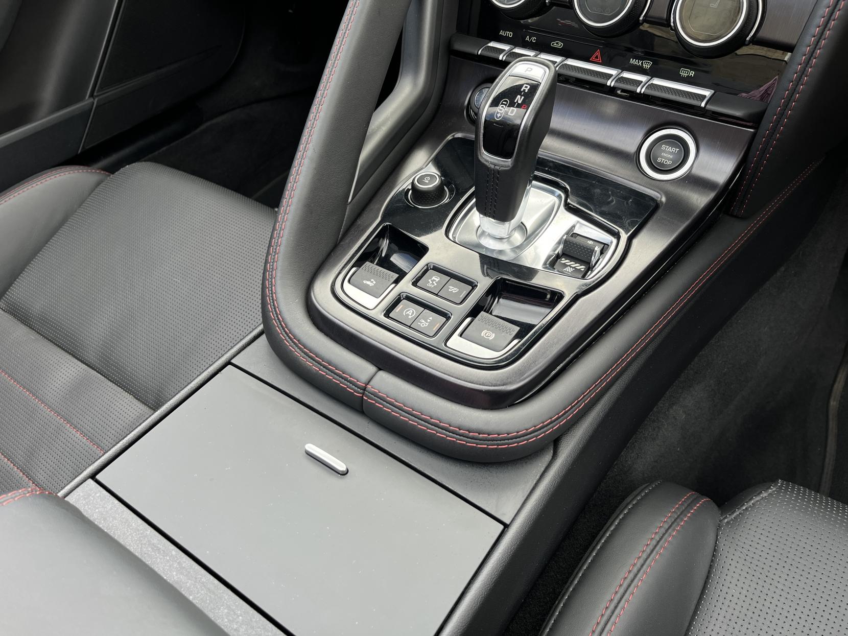 Jaguar F-Type 2.0i Chequered Flag Convertible 2dr Petrol Auto Euro 6 (s/s) (300 ps)