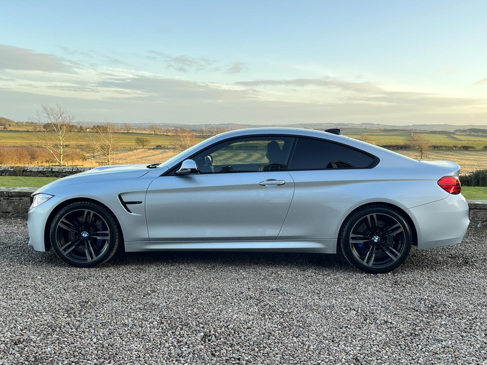 BMW M4 3.0 BiTurbo Coupe 2dr Petrol DCT Euro 6 (s/s) (431 ps)