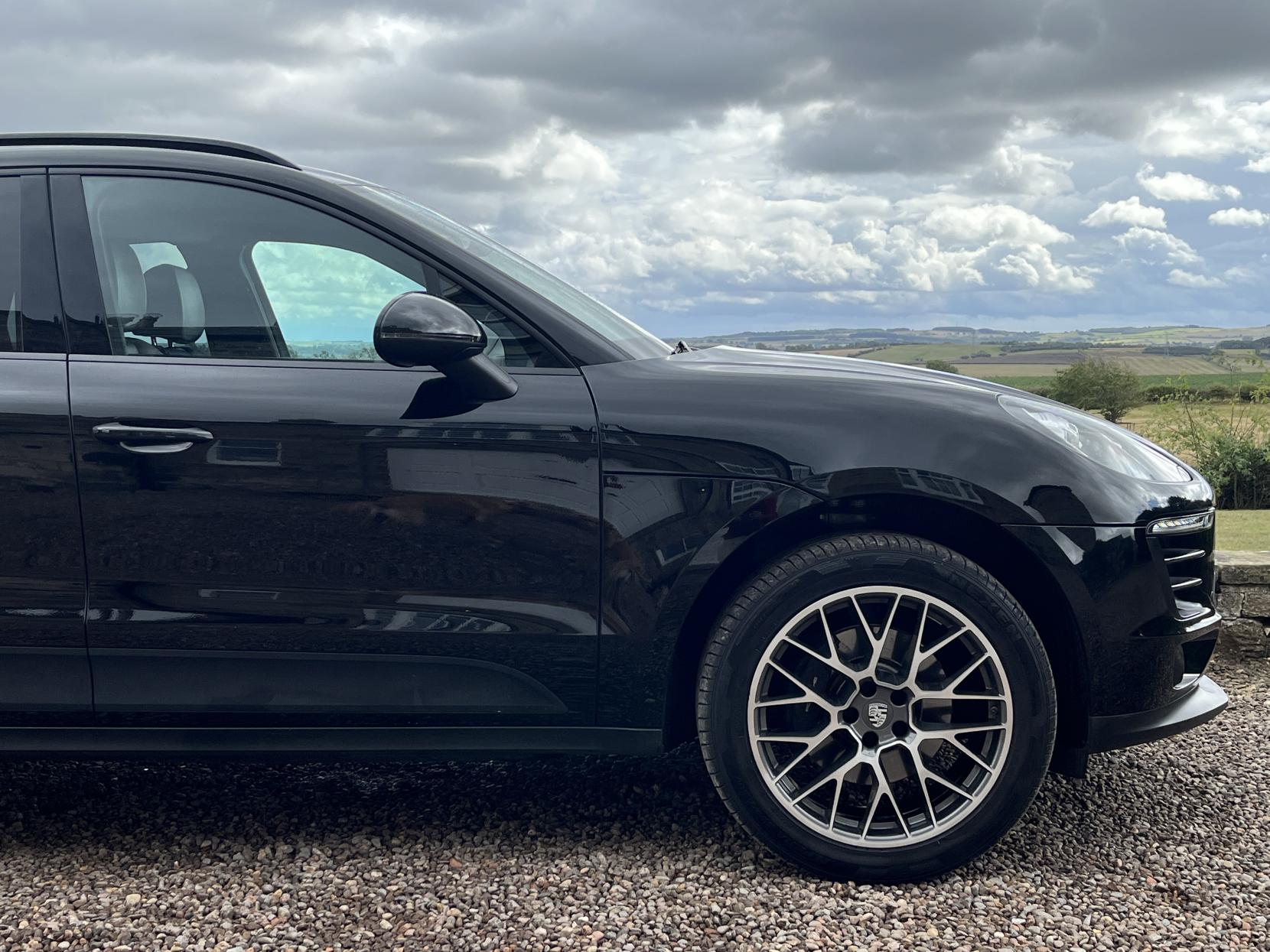 Porsche Macan 2.0T SUV 5dr Petrol PDK 4WD Euro 6 (s/s) (252 ps)