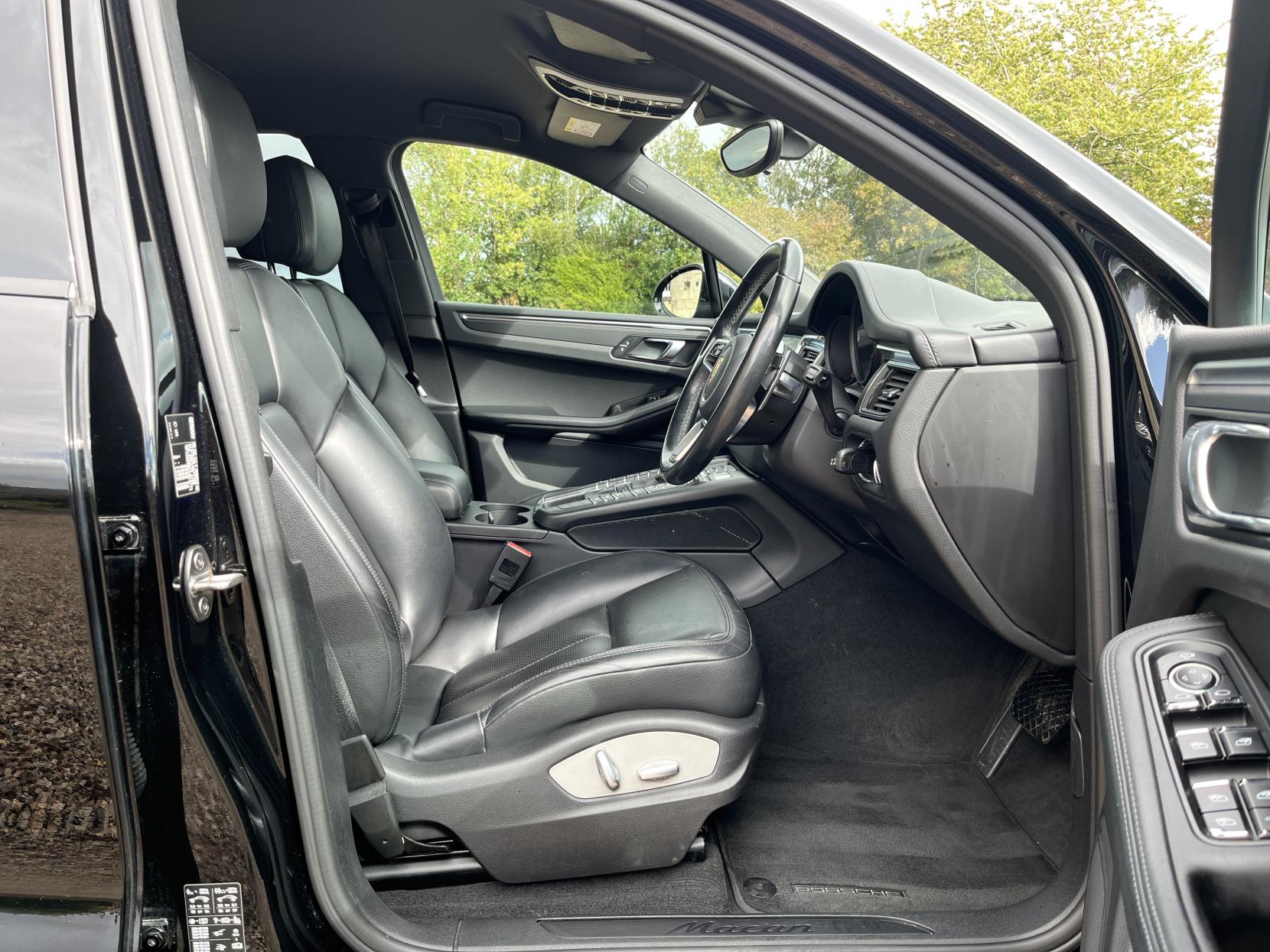 Porsche Macan 2.0T SUV 5dr Petrol PDK 4WD Euro 6 (s/s) (252 ps)