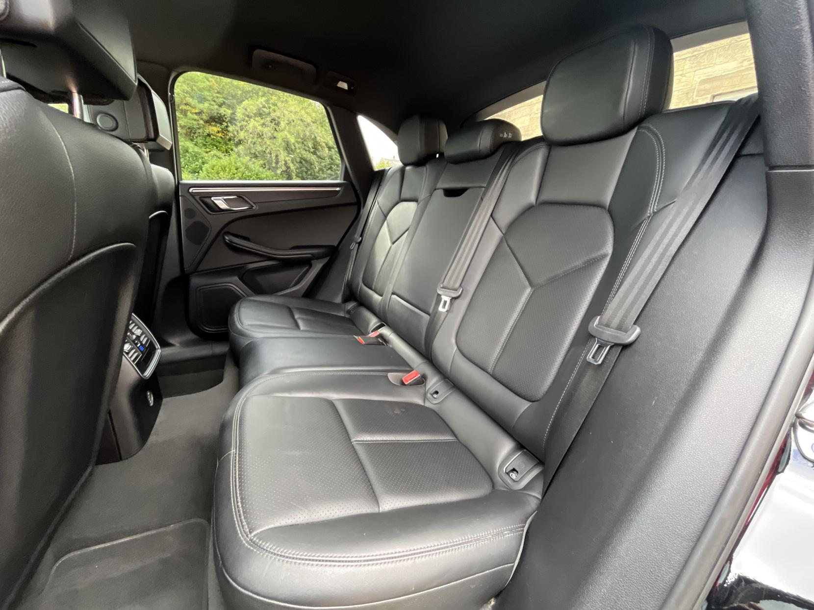 Porsche Macan 2.0T SUV 5dr Petrol PDK 4WD Euro 6 (s/s) (252 ps)