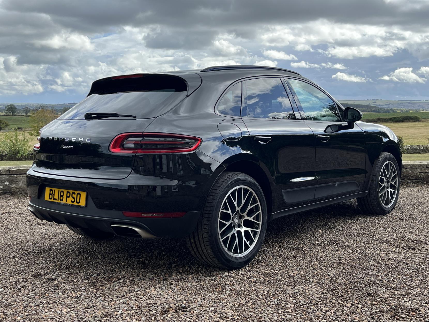 Porsche Macan 2.0T SUV 5dr Petrol PDK 4WD Euro 6 (s/s) (252 ps)