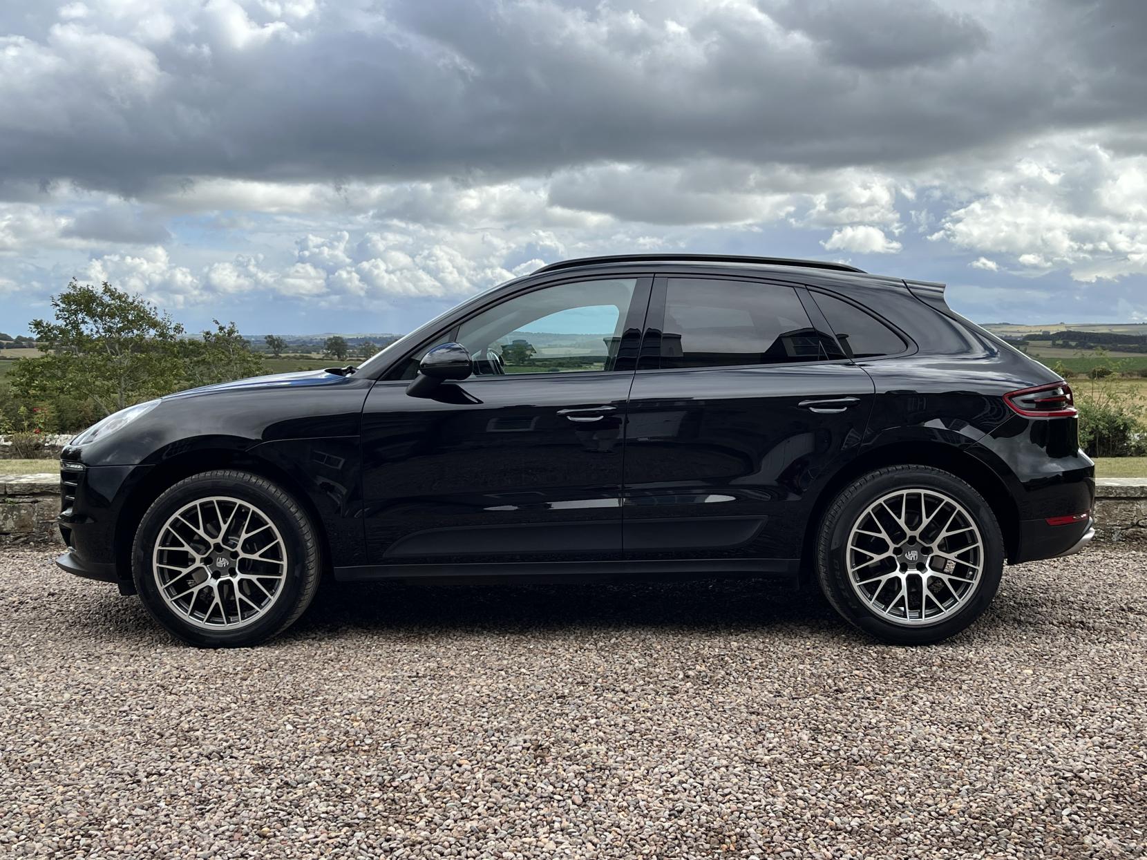 Porsche Macan 2.0T SUV 5dr Petrol PDK 4WD Euro 6 (s/s) (252 ps)