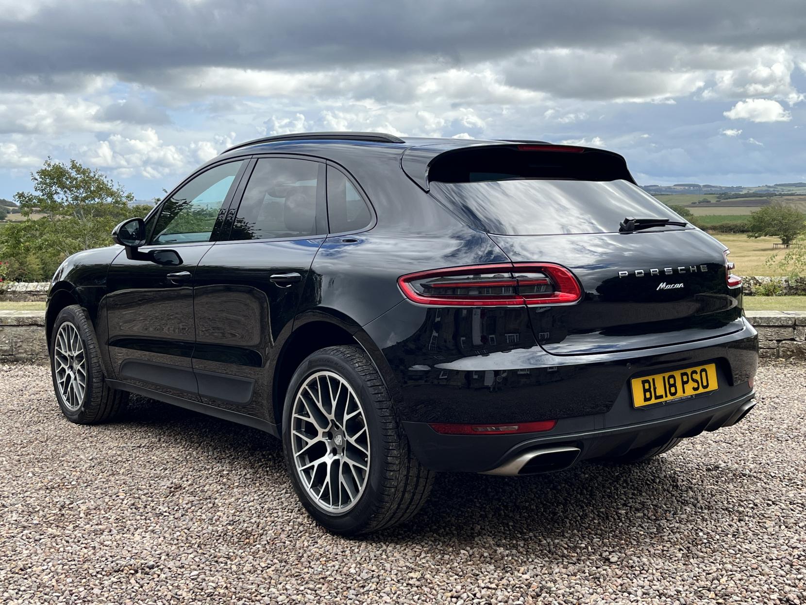 Porsche Macan 2.0T SUV 5dr Petrol PDK 4WD Euro 6 (s/s) (252 ps)