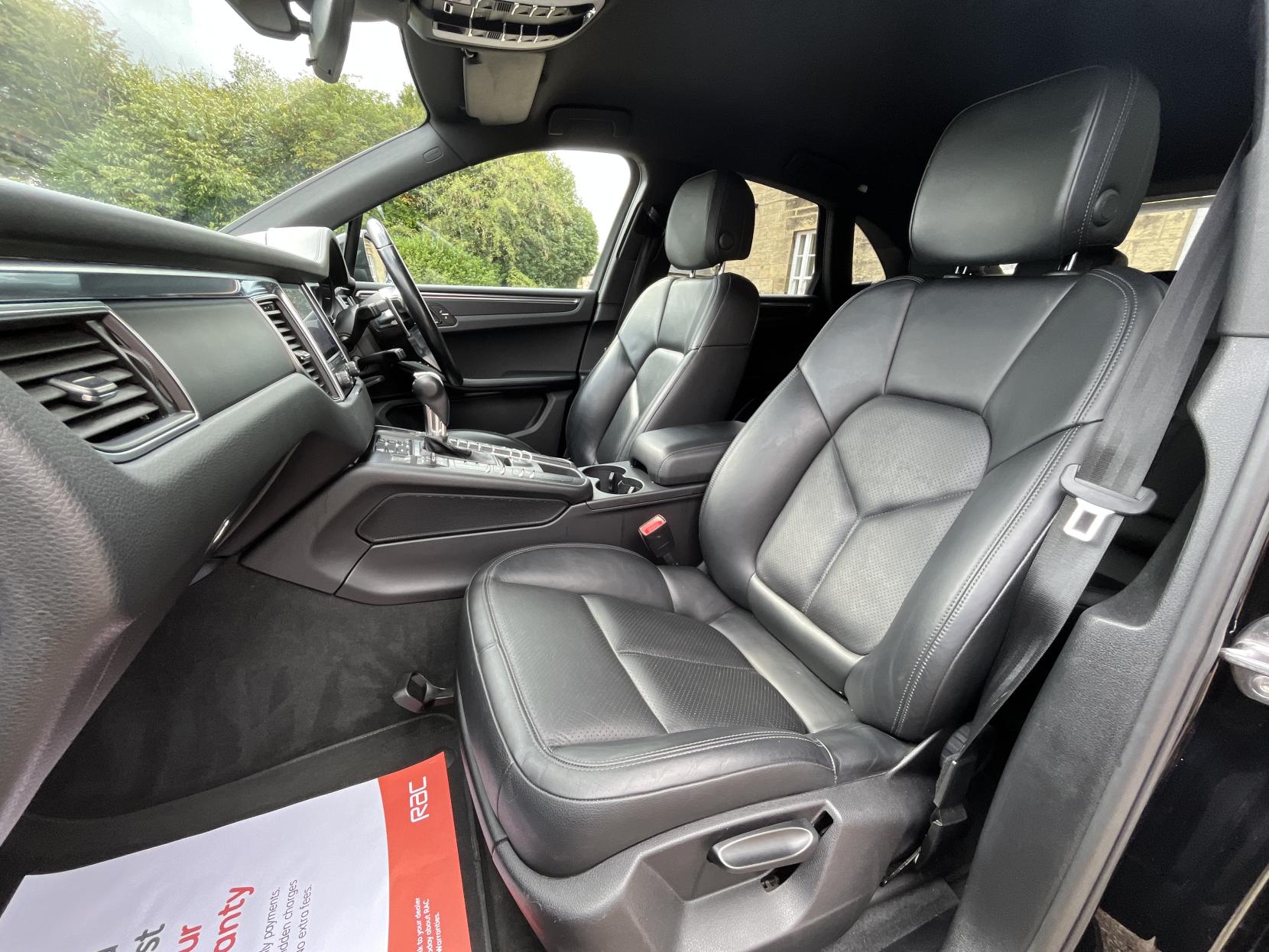 Porsche Macan 2.0T SUV 5dr Petrol PDK 4WD Euro 6 (s/s) (252 ps)
