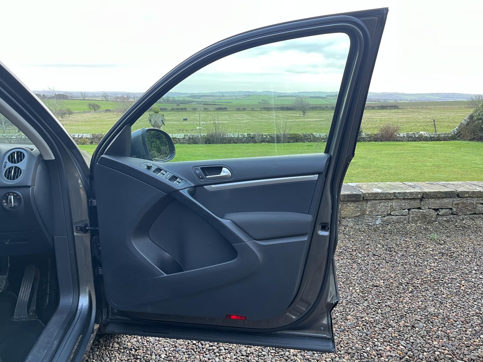 Volkswagen Tiguan 2.0 TDI BlueMotion Tech Match Edition SUV 5dr Diesel DSG 4WD Euro 6 (s/s) (150 ps)