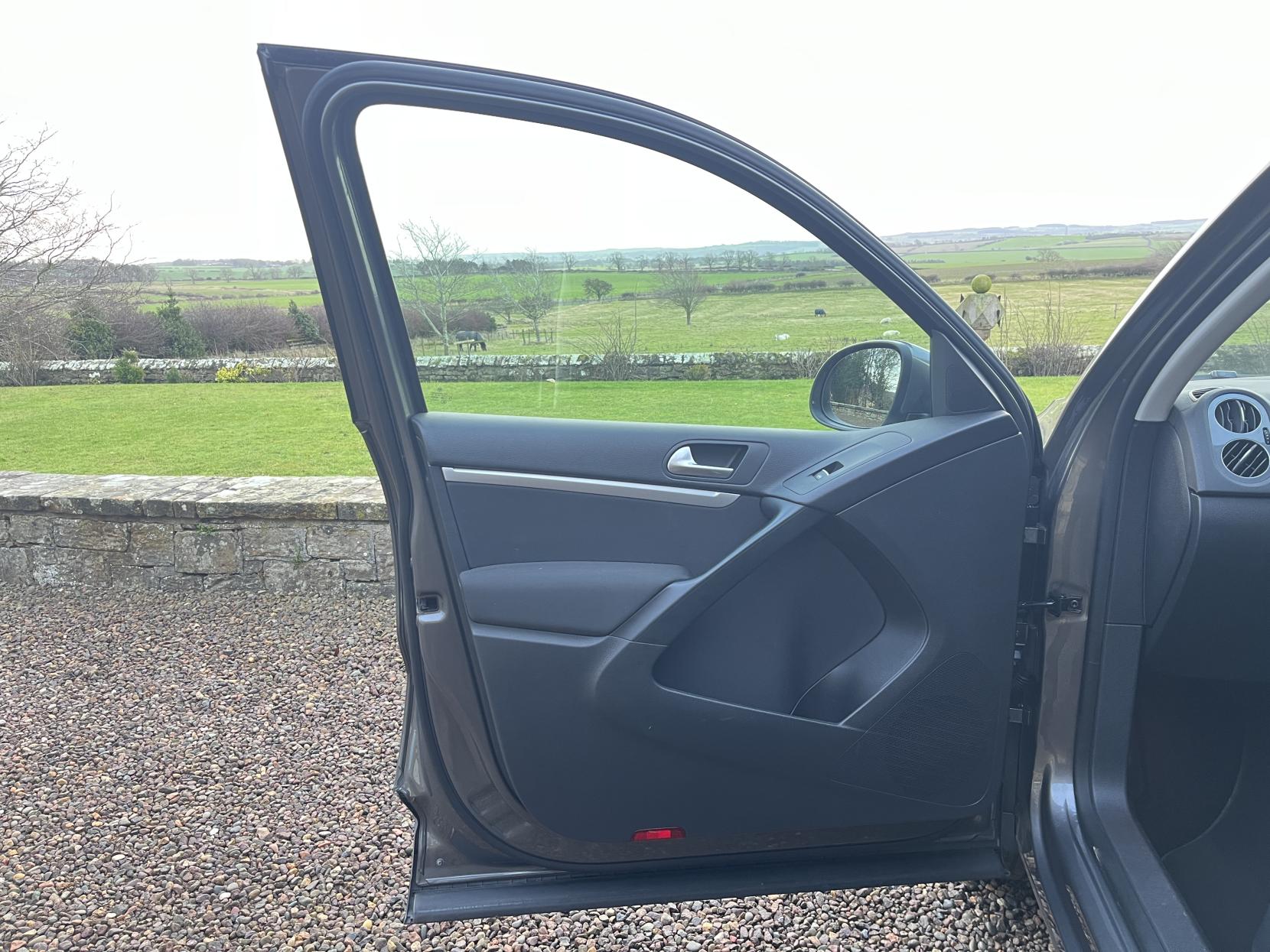 Volkswagen Tiguan 2.0 TDI BlueMotion Tech Match Edition SUV 5dr Diesel DSG 4WD Euro 6 (s/s) (150 ps)