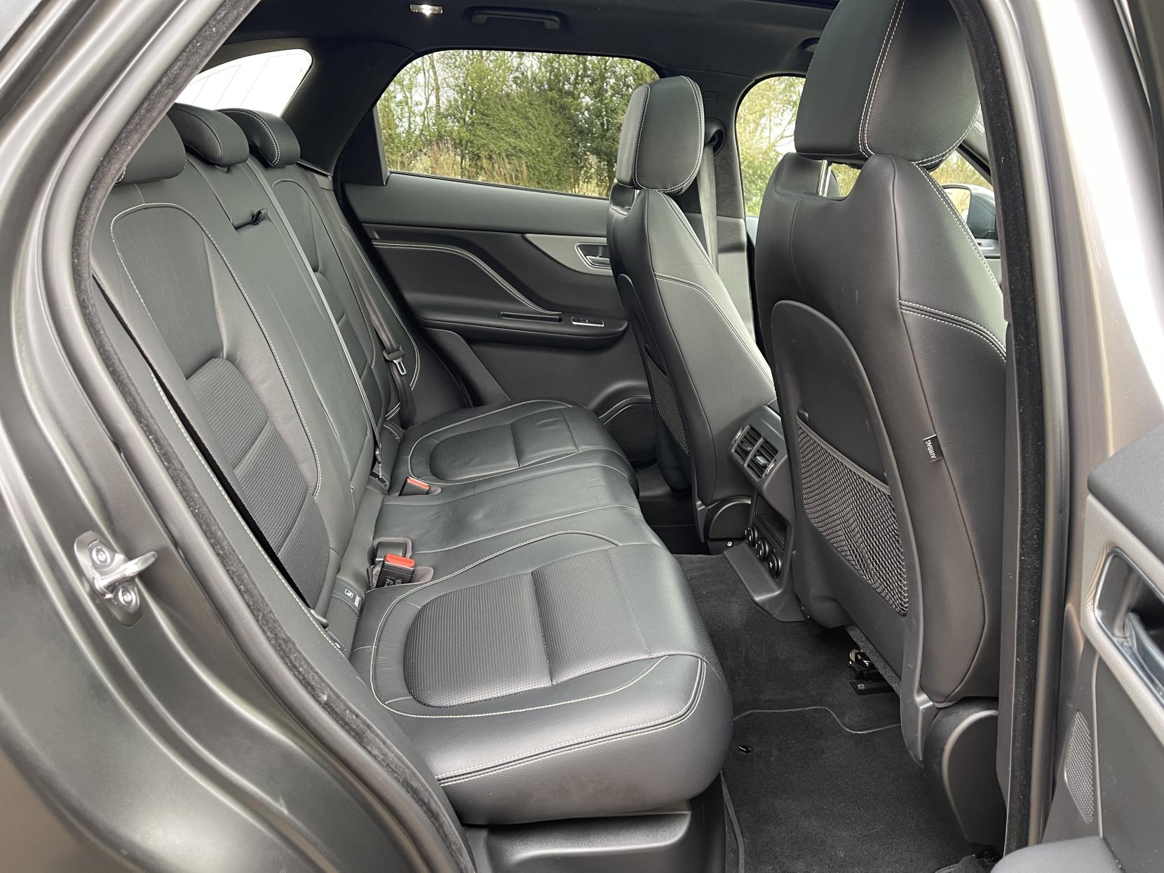 Jaguar F-PACE 2.0 D180 Chequered Flag SUV 5dr Diesel Auto AWD Euro 6 (s/s) (180 ps)