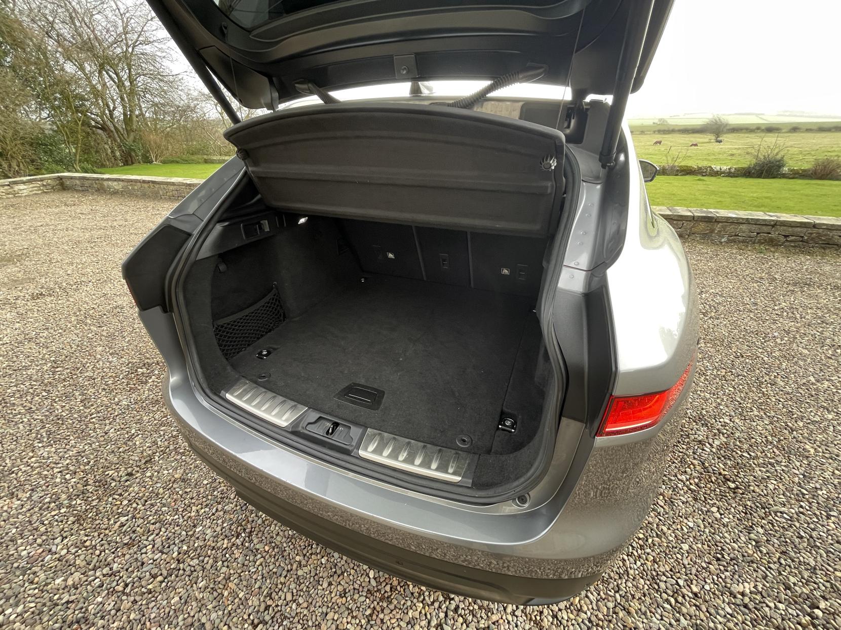 Jaguar F-PACE 2.0 D180 Chequered Flag SUV 5dr Diesel Auto AWD Euro 6 (s/s) (180 ps)