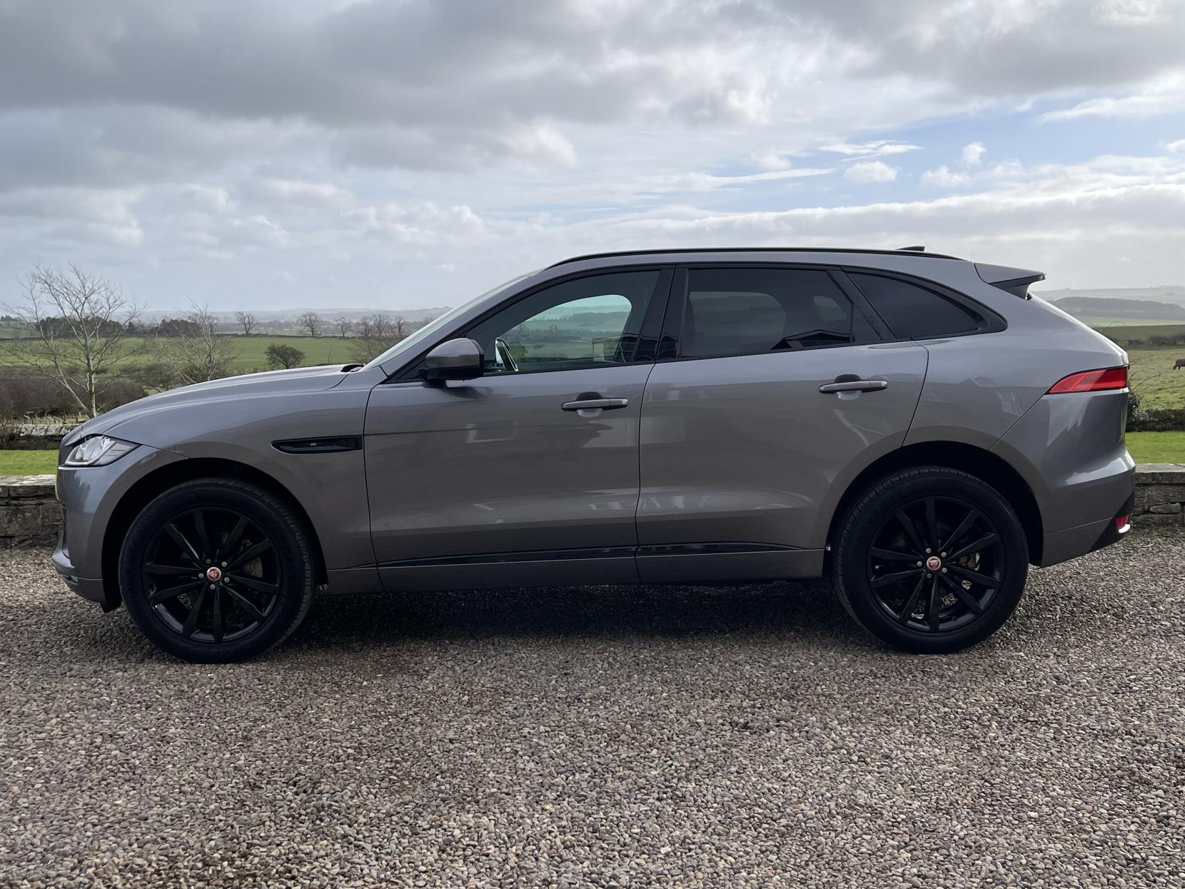 Jaguar F-PACE 2.0 D180 Chequered Flag SUV 5dr Diesel Auto AWD Euro 6 (s/s) (180 ps)