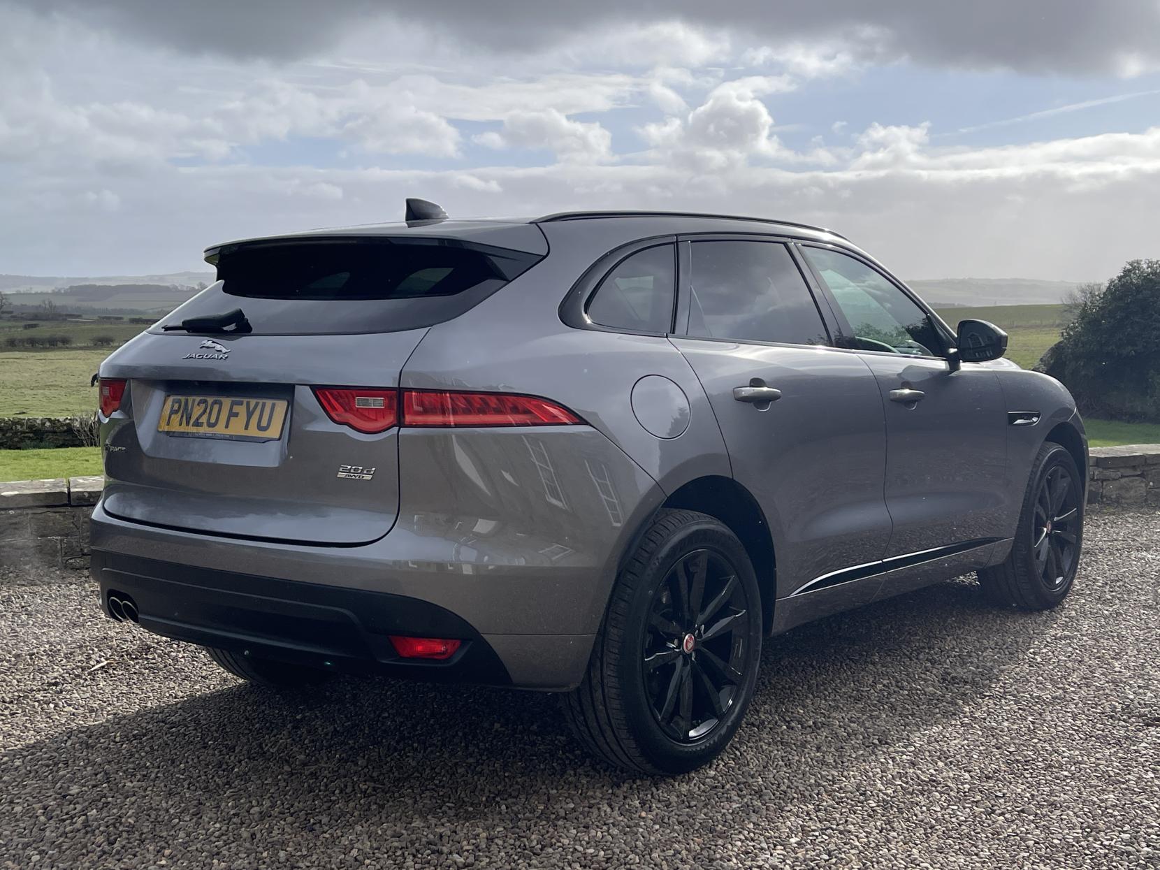 Jaguar F-PACE 2.0 D180 Chequered Flag SUV 5dr Diesel Auto AWD Euro 6 (s/s) (180 ps)
