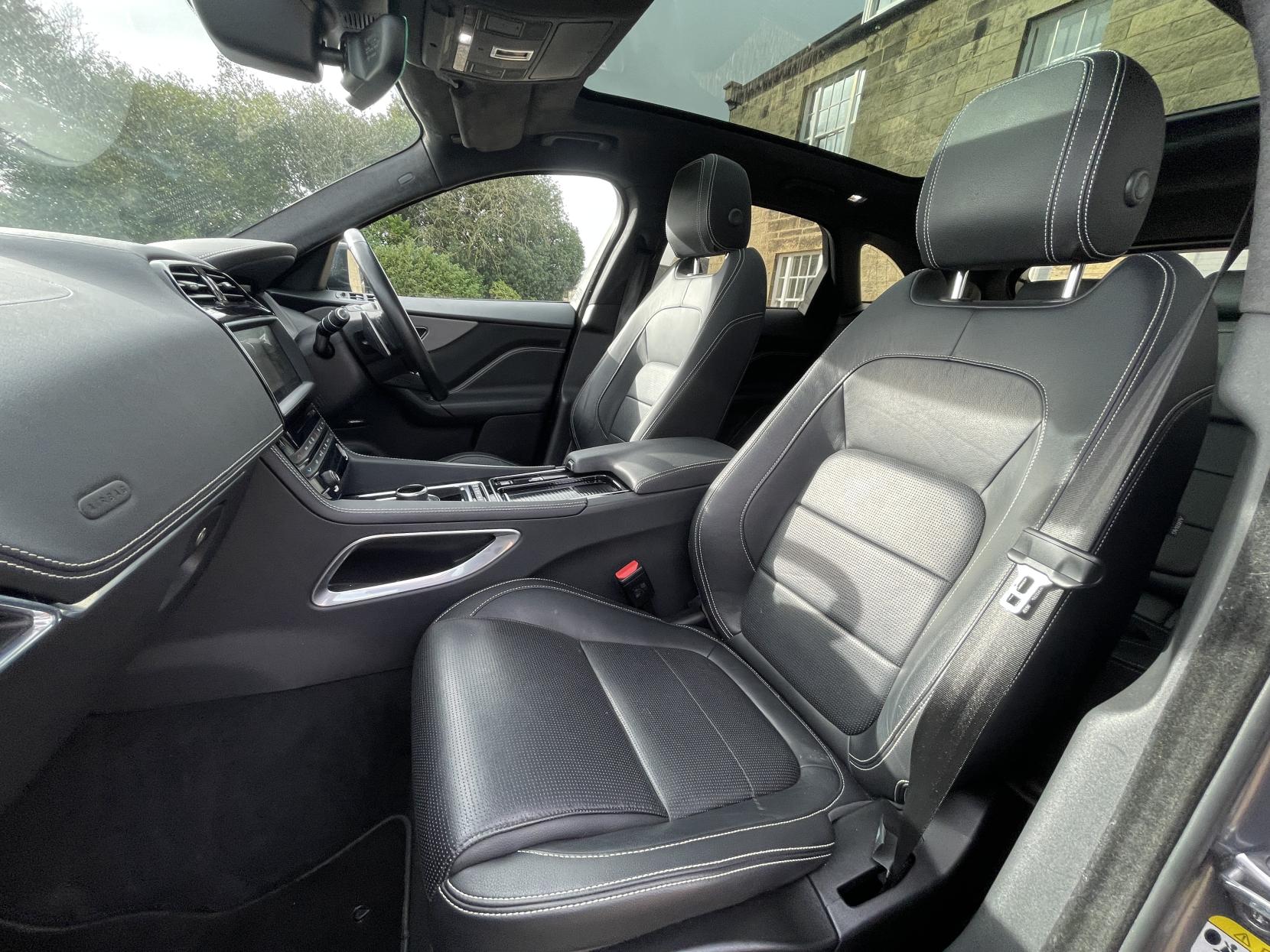 Jaguar F-PACE 2.0 D180 Chequered Flag SUV 5dr Diesel Auto AWD Euro 6 (s/s) (180 ps)