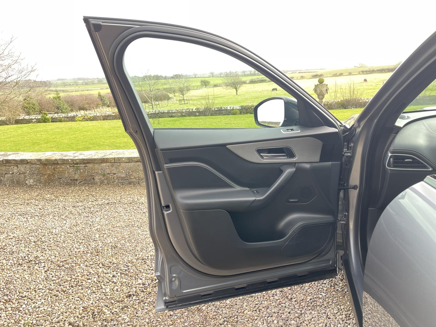 Jaguar F-PACE 2.0 D180 Chequered Flag SUV 5dr Diesel Auto AWD Euro 6 (s/s) (180 ps)