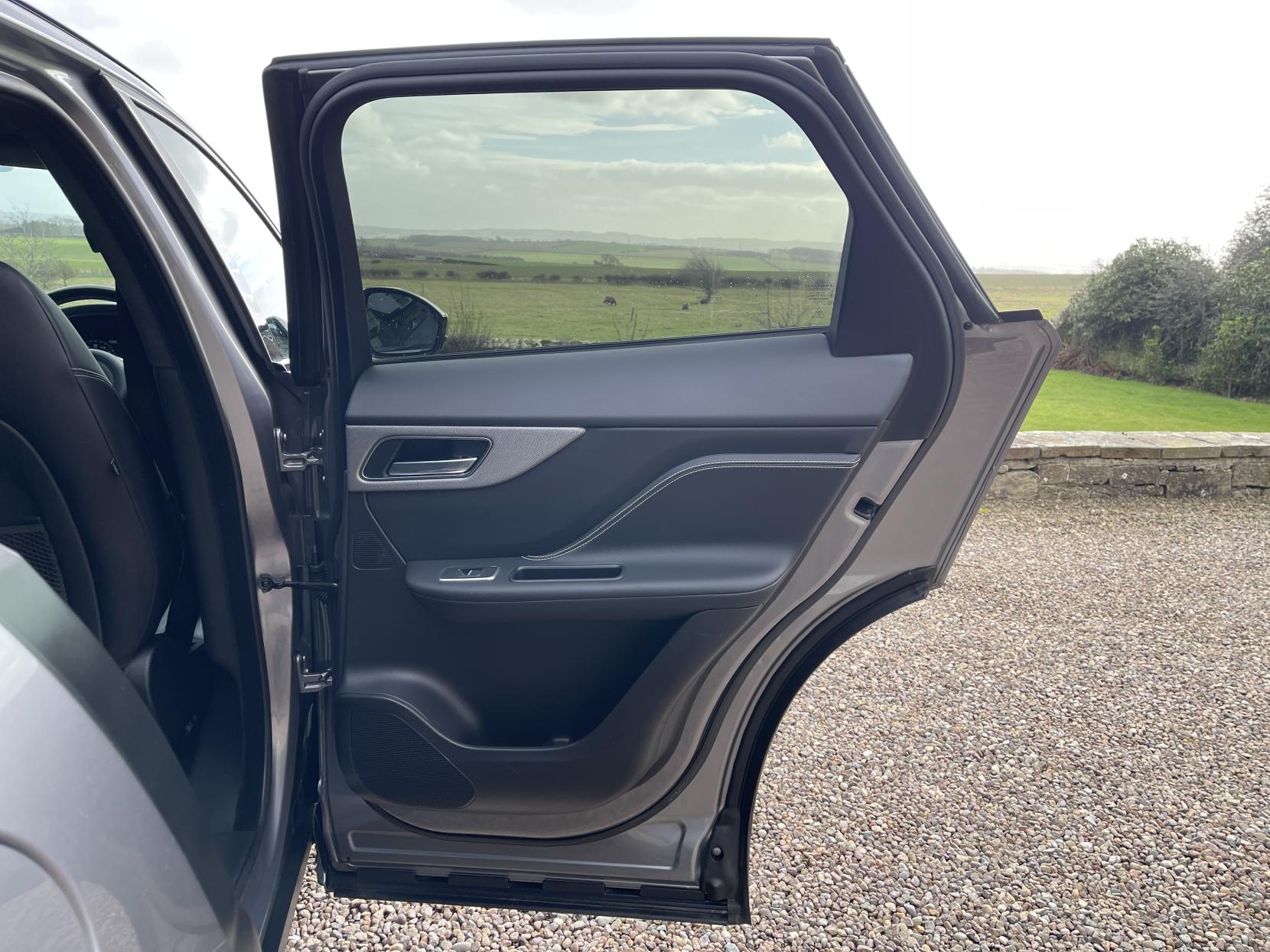 Jaguar F-PACE 2.0 D180 Chequered Flag SUV 5dr Diesel Auto AWD Euro 6 (s/s) (180 ps)