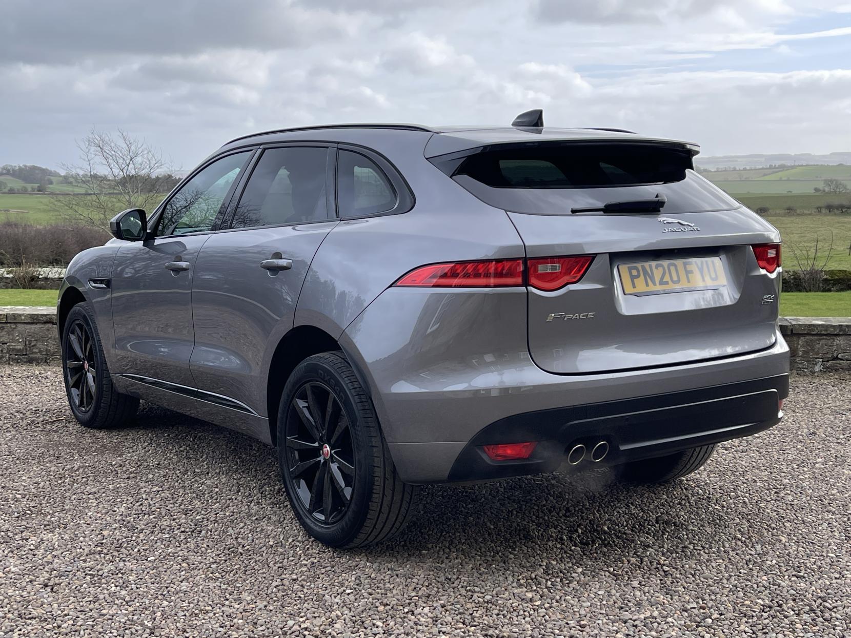 Jaguar F-PACE 2.0 D180 Chequered Flag SUV 5dr Diesel Auto AWD Euro 6 (s/s) (180 ps)