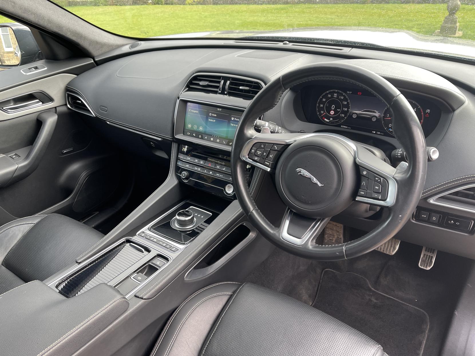 Jaguar F-PACE 2.0 D180 Chequered Flag SUV 5dr Diesel Auto AWD Euro 6 (s/s) (180 ps)