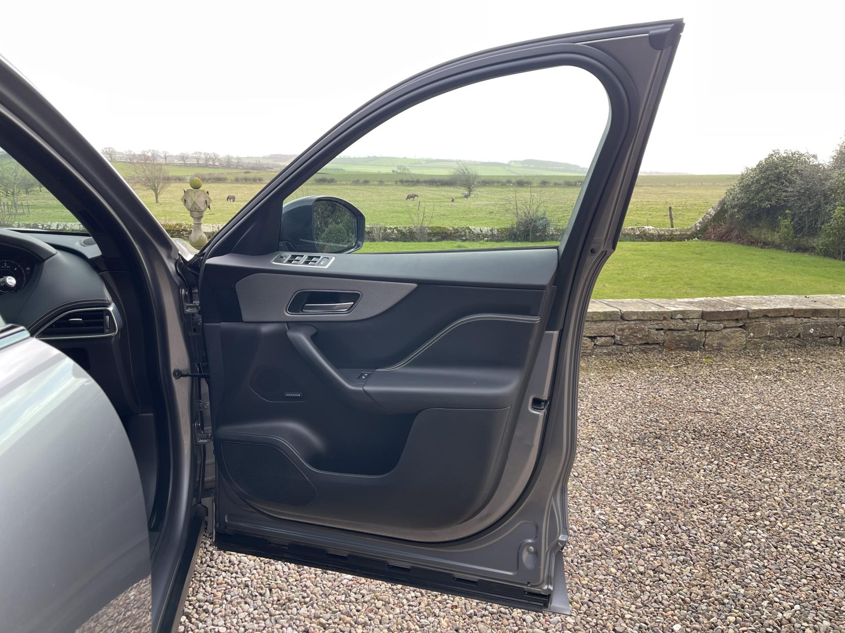 Jaguar F-PACE 2.0 D180 Chequered Flag SUV 5dr Diesel Auto AWD Euro 6 (s/s) (180 ps)