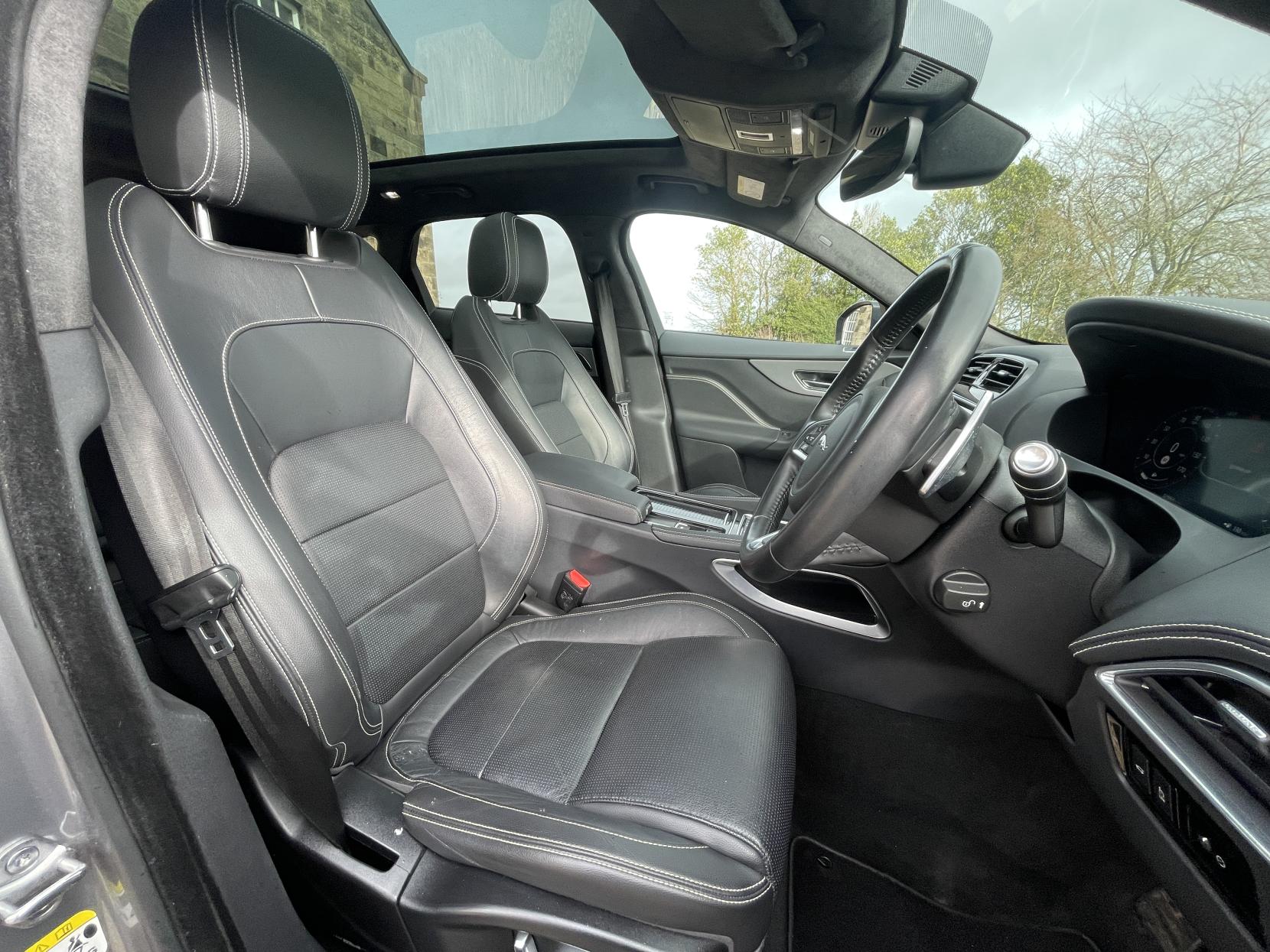 Jaguar F-PACE 2.0 D180 Chequered Flag SUV 5dr Diesel Auto AWD Euro 6 (s/s) (180 ps)