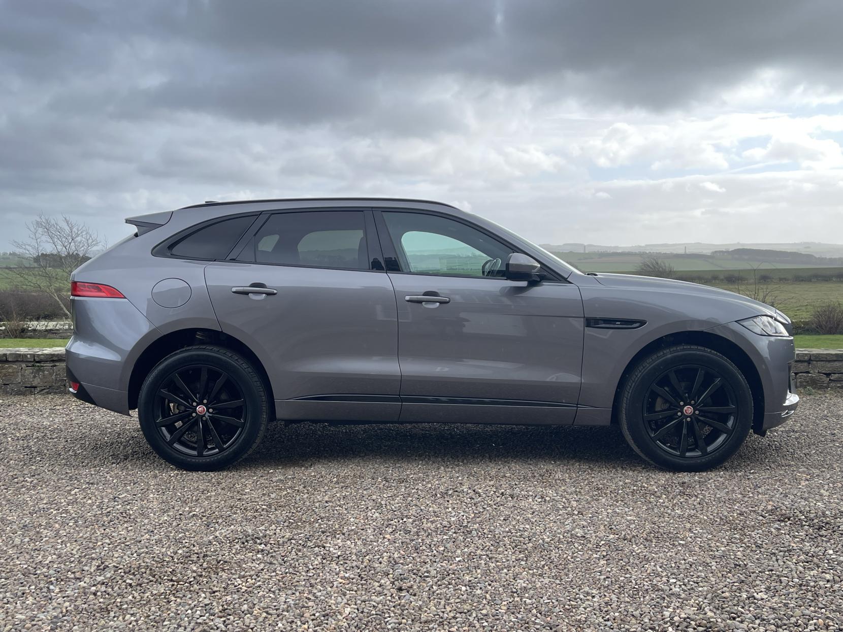 Jaguar F-PACE 2.0 D180 Chequered Flag SUV 5dr Diesel Auto AWD Euro 6 (s/s) (180 ps)