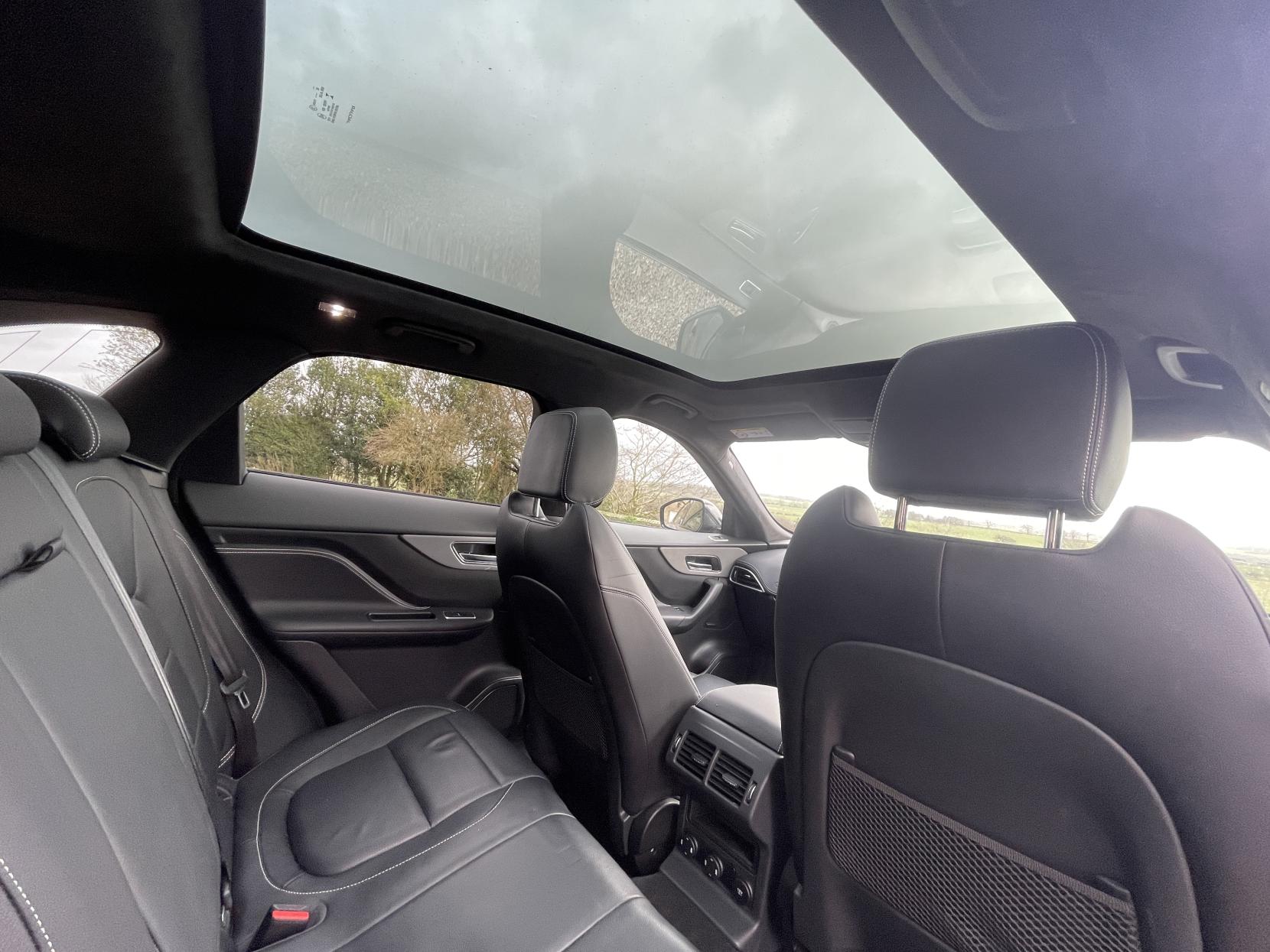 Jaguar F-PACE 2.0 D180 Chequered Flag SUV 5dr Diesel Auto AWD Euro 6 (s/s) (180 ps)