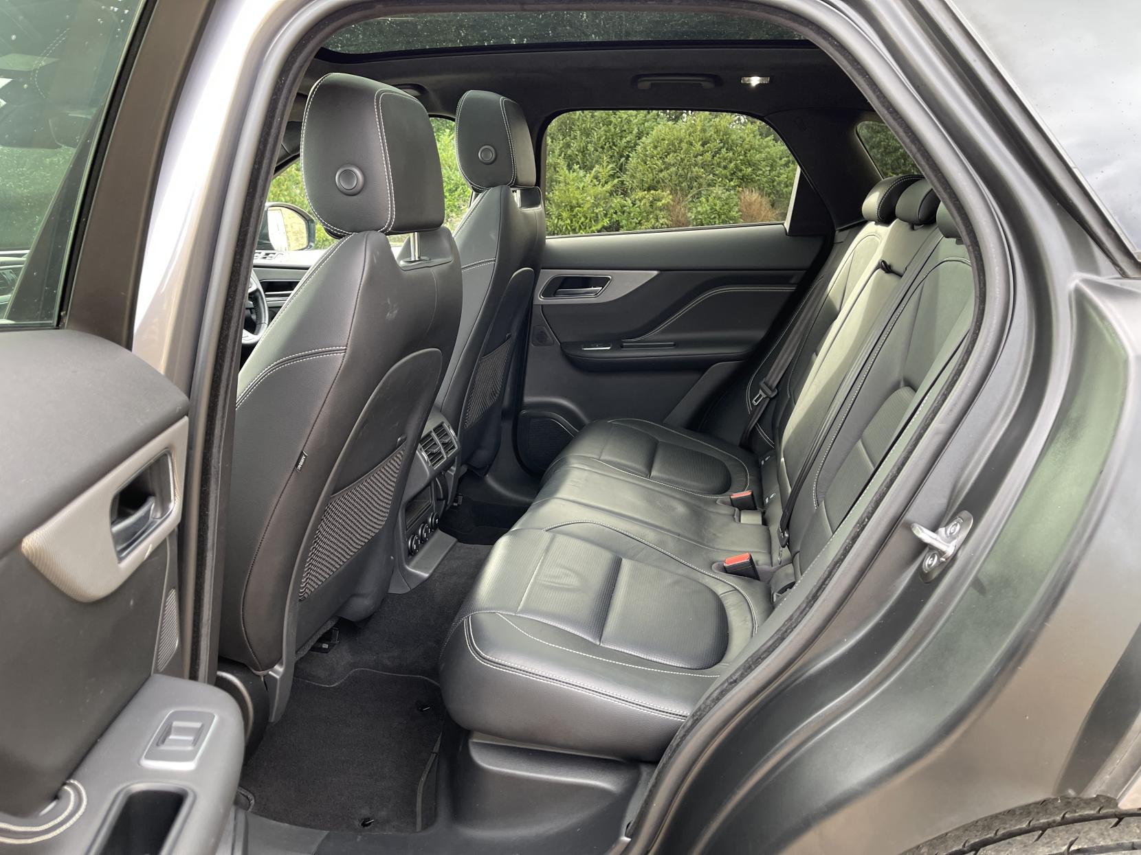 Jaguar F-PACE 2.0 D180 Chequered Flag SUV 5dr Diesel Auto AWD Euro 6 (s/s) (180 ps)