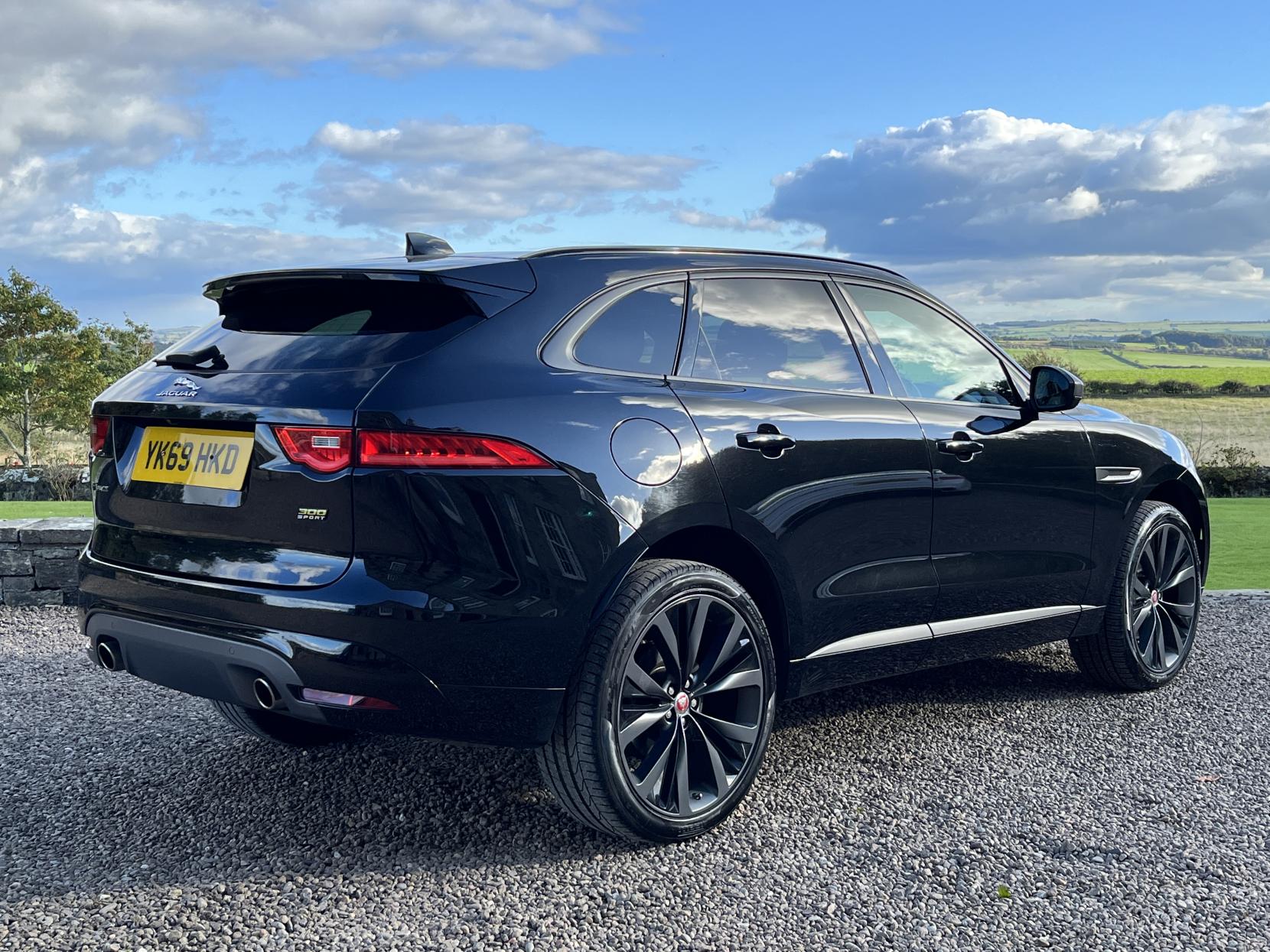 Jaguar F-PACE 3.0 D300 V6 300 Sport SUV 5dr Diesel Auto AWD Euro 6 (s/s) (300 ps)