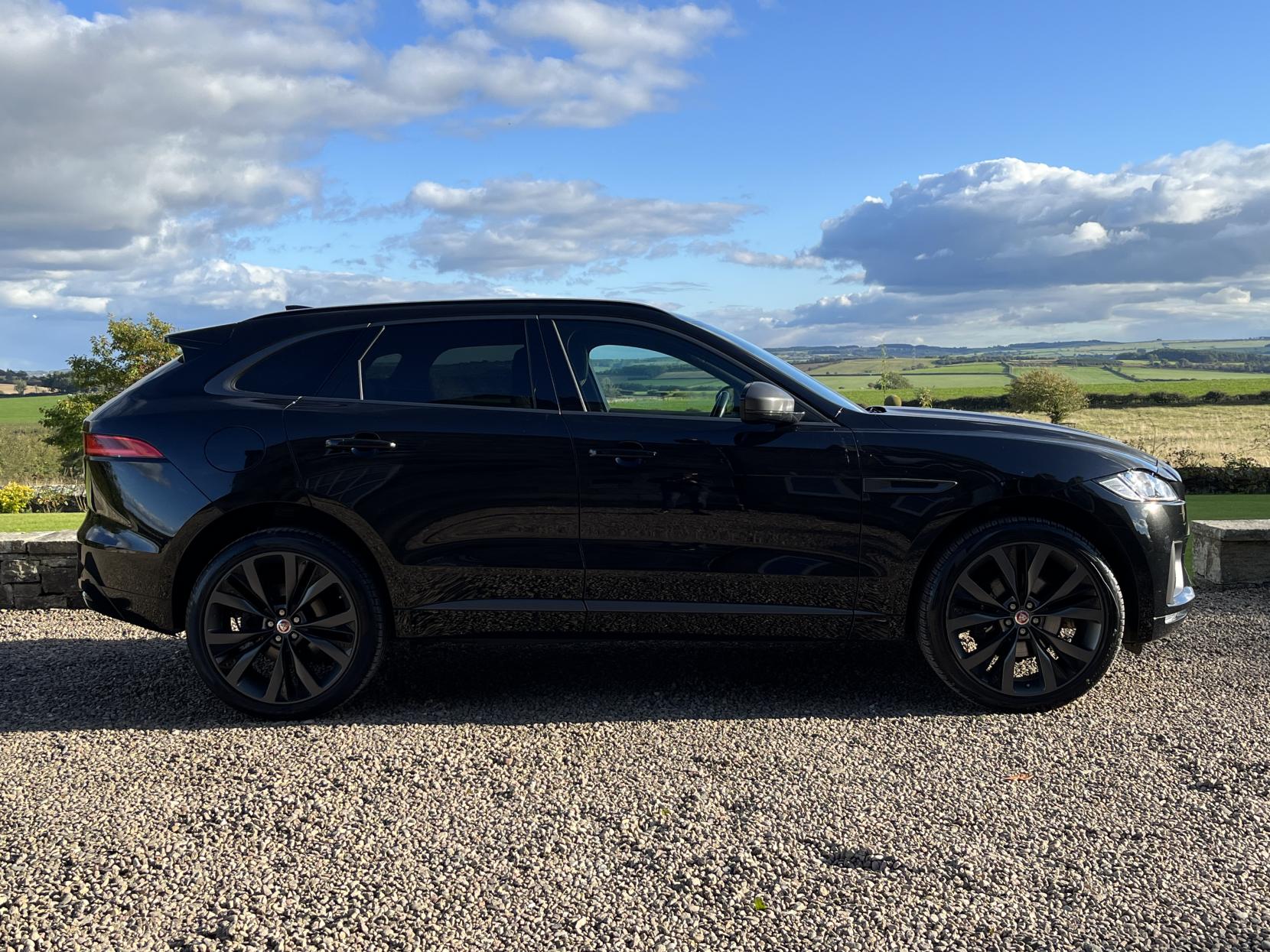 Jaguar F-PACE 3.0 D300 V6 300 Sport SUV 5dr Diesel Auto AWD Euro 6 (s/s) (300 ps)