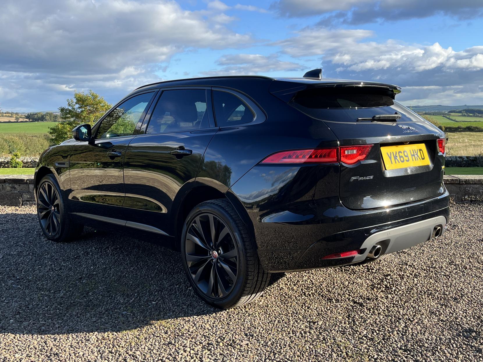 Jaguar F-PACE 3.0 D300 V6 300 Sport SUV 5dr Diesel Auto AWD Euro 6 (s/s) (300 ps)