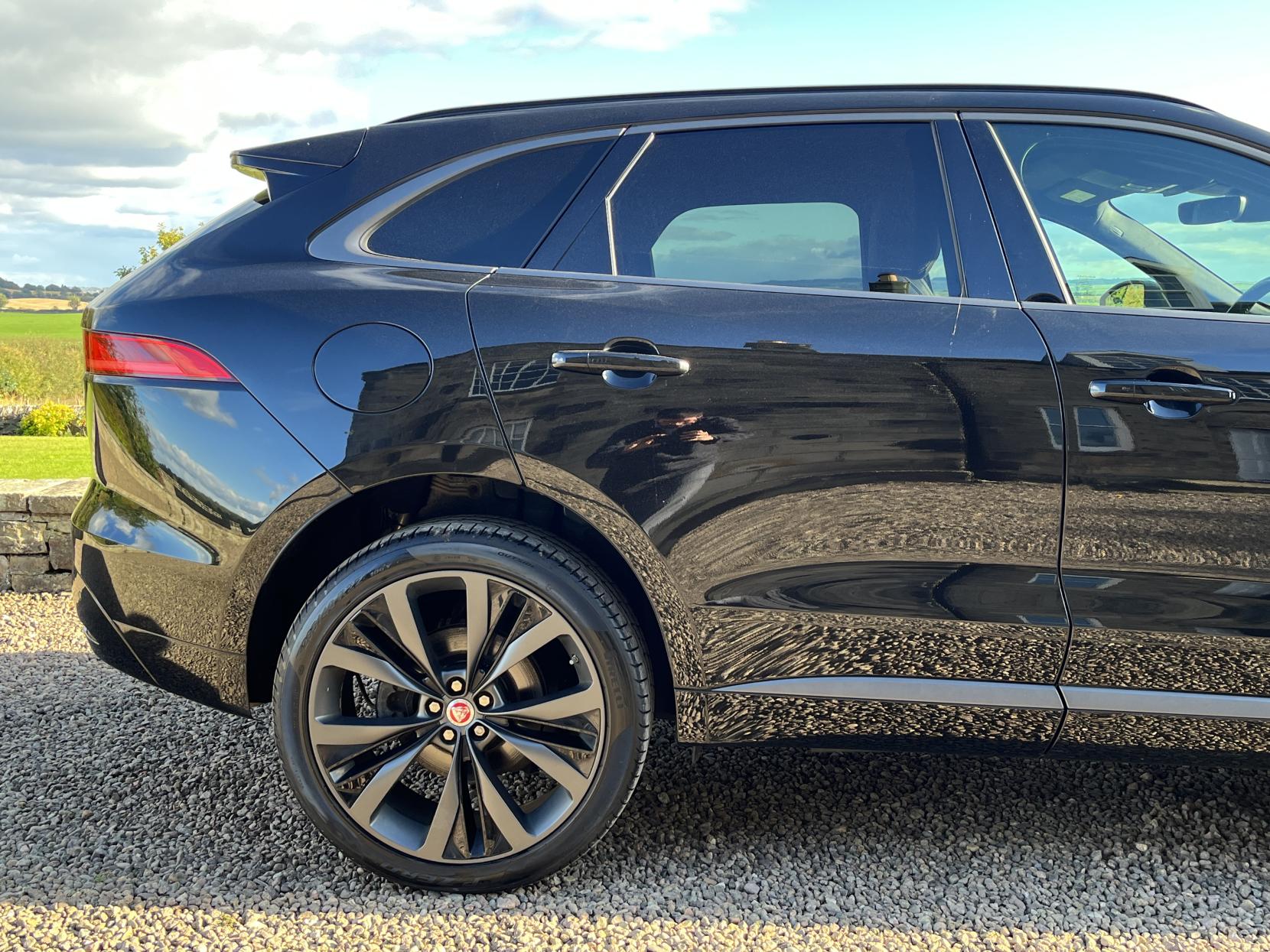 Jaguar F-PACE 3.0 D300 V6 300 Sport SUV 5dr Diesel Auto AWD Euro 6 (s/s) (300 ps)