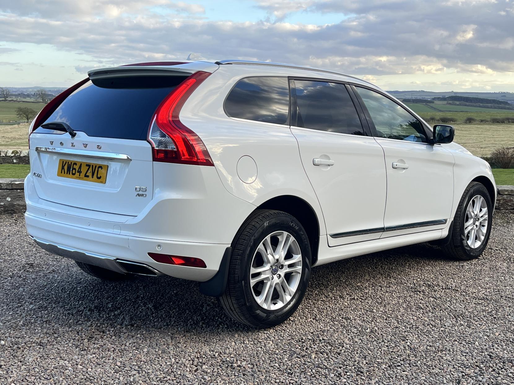 Volvo XC60 2.4 D5 SE Lux Nav SUV 5dr Diesel Geartronic AWD Euro 5 (215 ps)