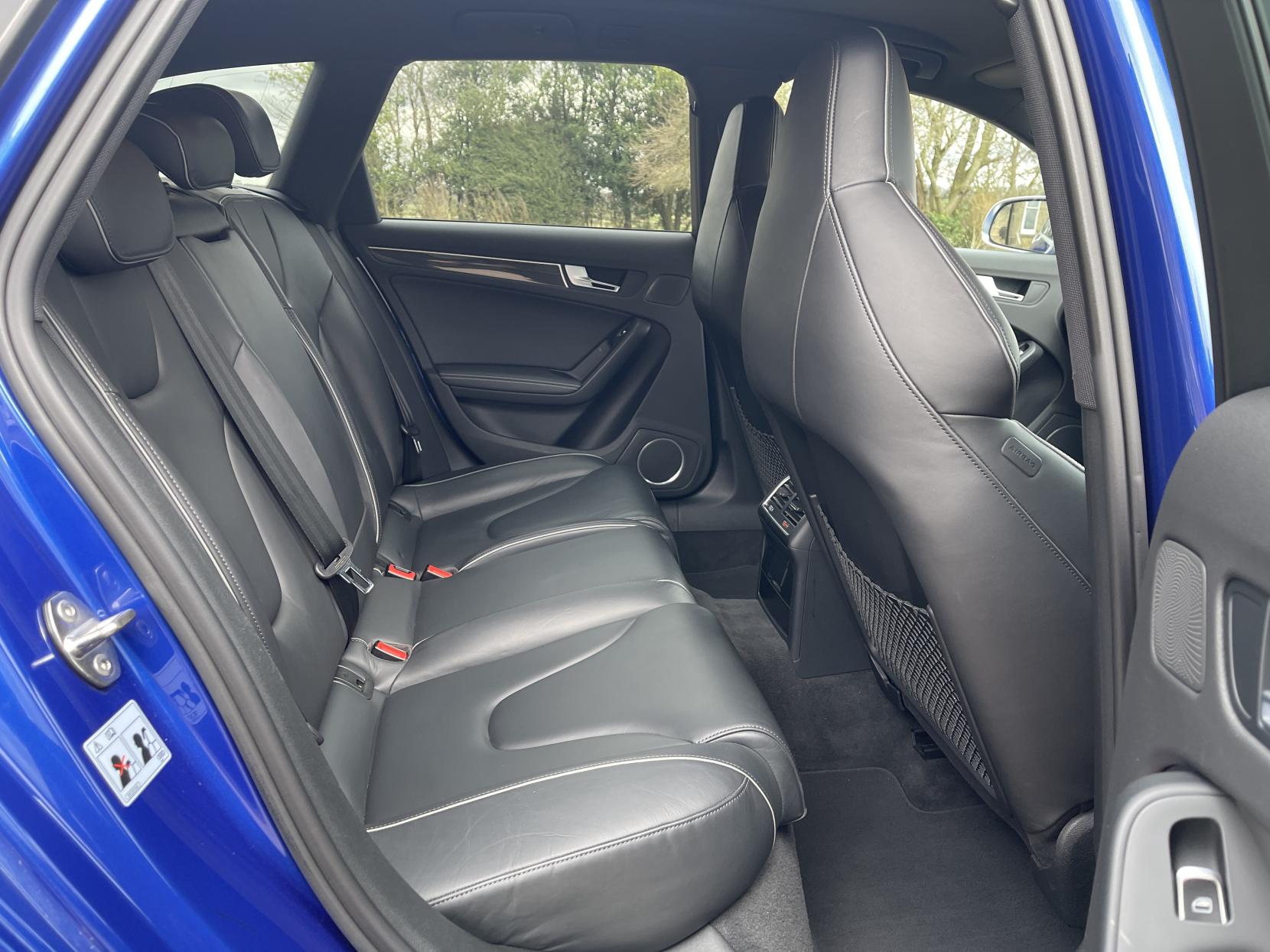 Audi RS4 Avant 4.2 FSI V8 Estate 5dr Petrol S Tronic quattro Euro 5 (450 ps)