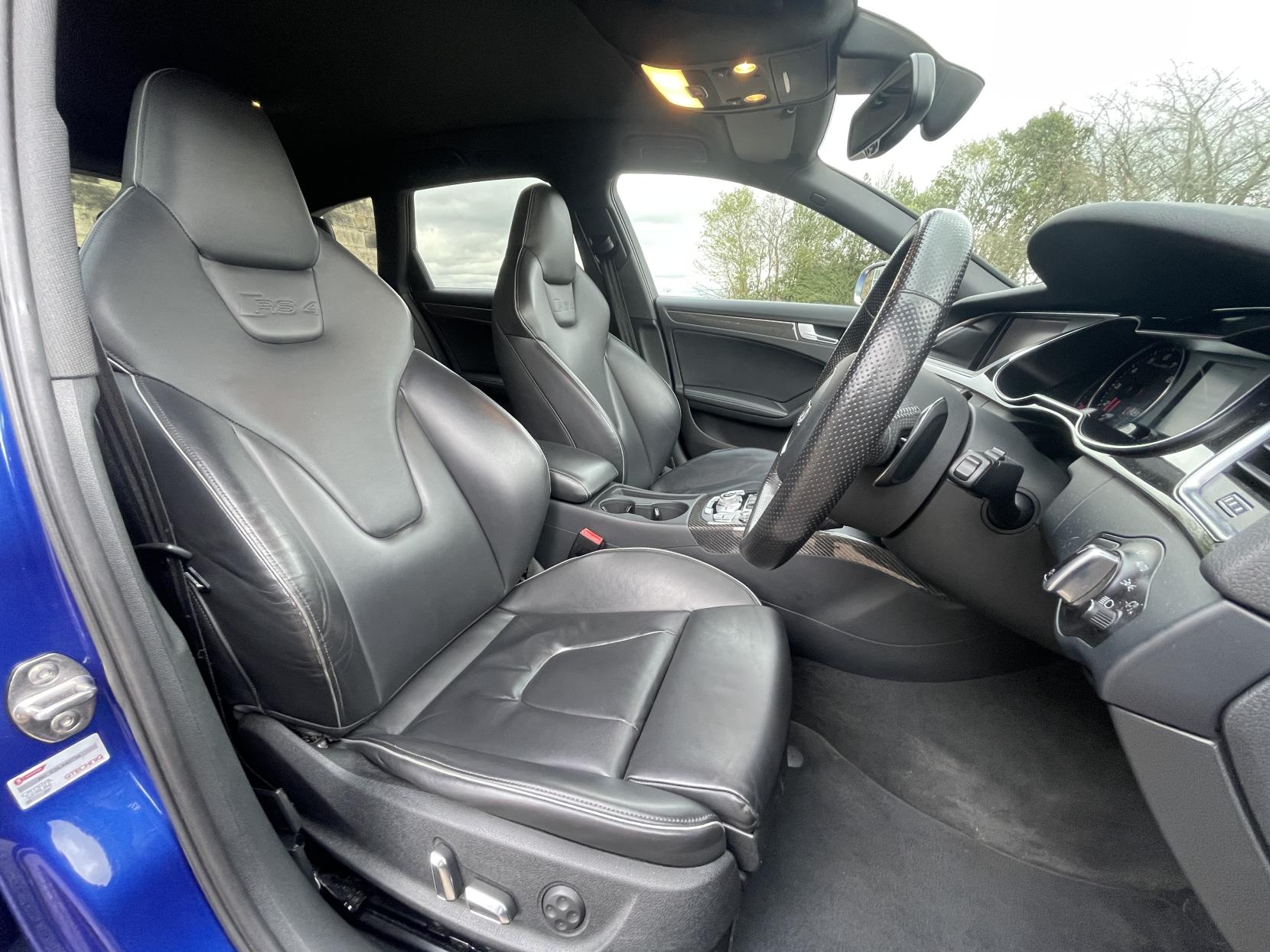 Audi RS4 Avant 4.2 FSI V8 Estate 5dr Petrol S Tronic quattro Euro 5 (450 ps)