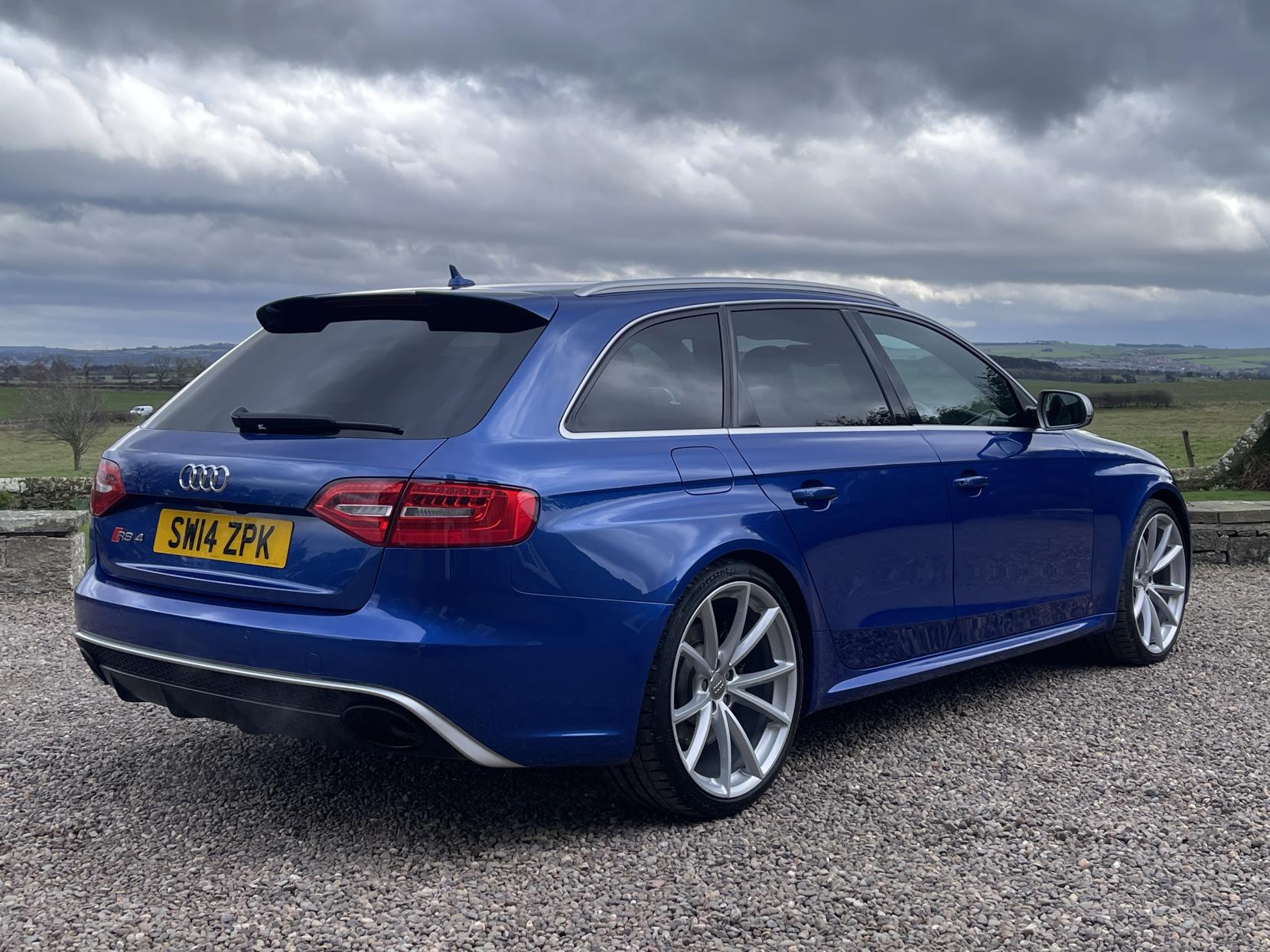 Audi RS4 Avant 4.2 FSI V8 Estate 5dr Petrol S Tronic quattro Euro 5 (450 ps)