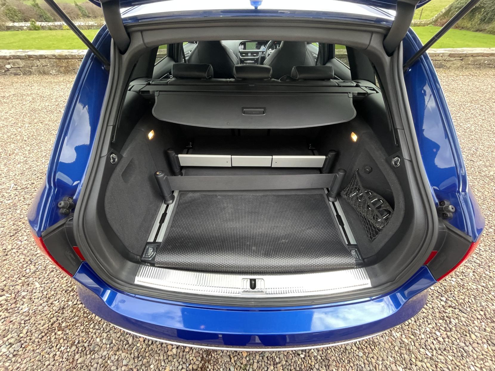 Audi RS4 Avant 4.2 FSI V8 Estate 5dr Petrol S Tronic quattro Euro 5 (450 ps)