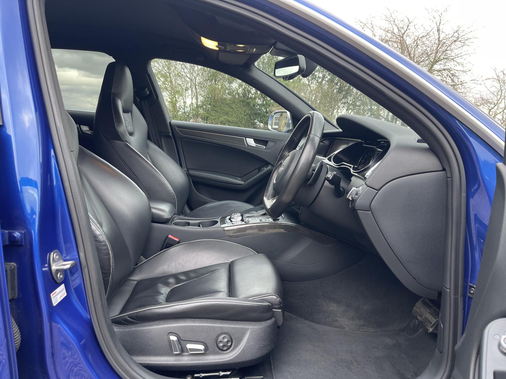 Audi RS4 Avant 4.2 FSI V8 Estate 5dr Petrol S Tronic quattro Euro 5 (450 ps)