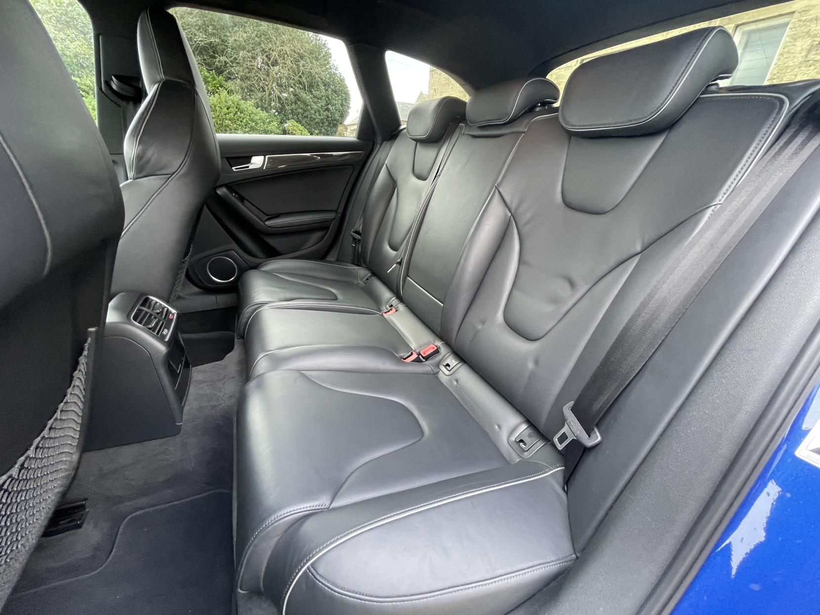 Audi RS4 Avant 4.2 FSI V8 Estate 5dr Petrol S Tronic quattro Euro 5 (450 ps)