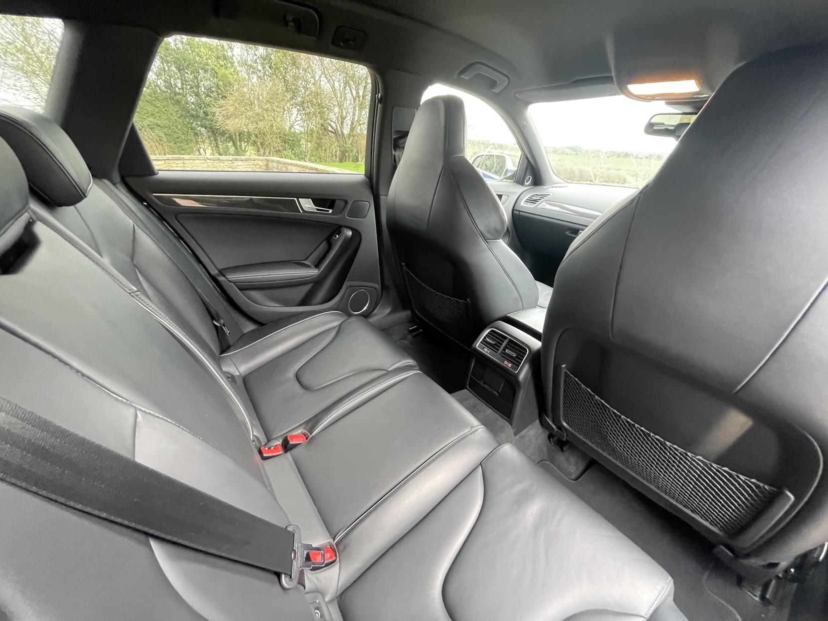 Audi RS4 Avant 4.2 FSI V8 Estate 5dr Petrol S Tronic quattro Euro 5 (450 ps)