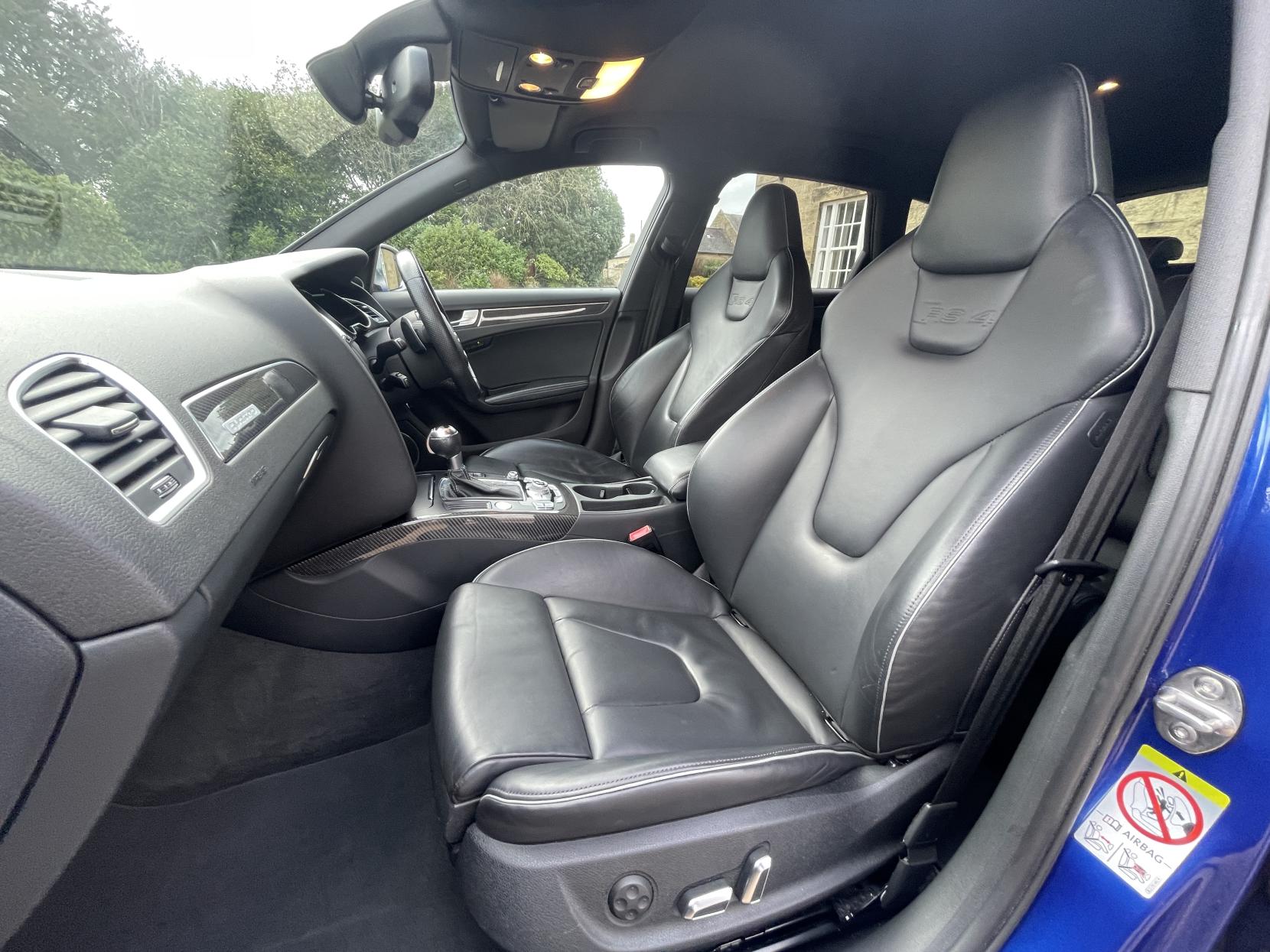 Audi RS4 Avant 4.2 FSI V8 Estate 5dr Petrol S Tronic quattro Euro 5 (450 ps)