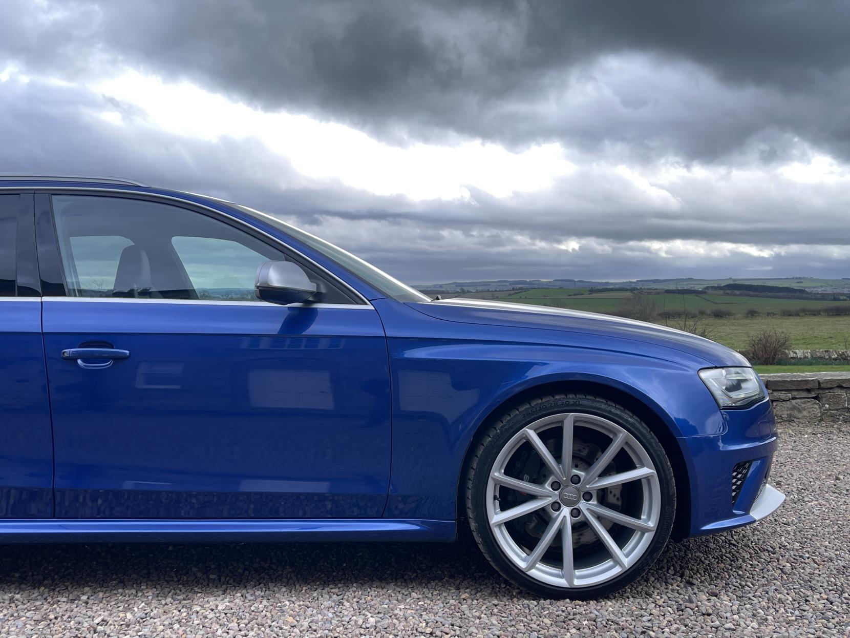 Audi RS4 Avant 4.2 FSI V8 Estate 5dr Petrol S Tronic quattro Euro 5 (450 ps)