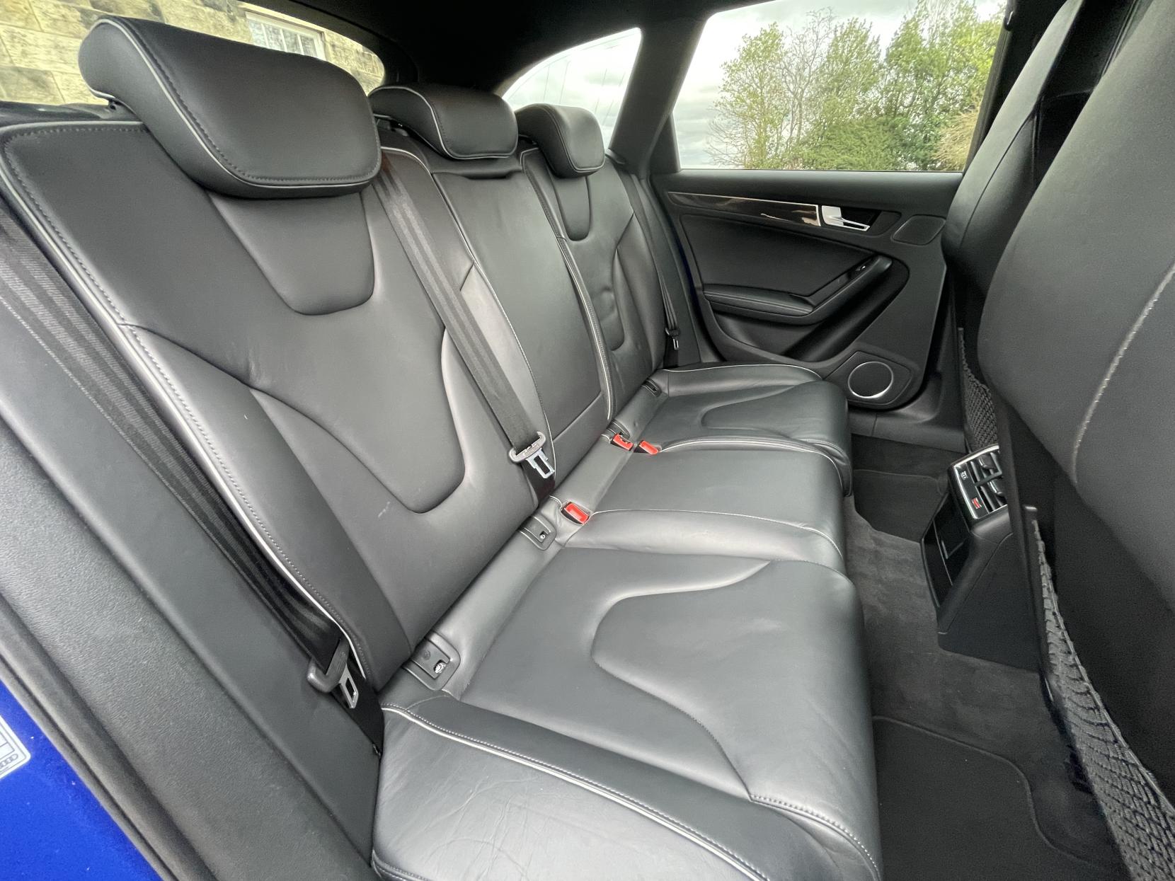 Audi RS4 Avant 4.2 FSI V8 Estate 5dr Petrol S Tronic quattro Euro 5 (450 ps)