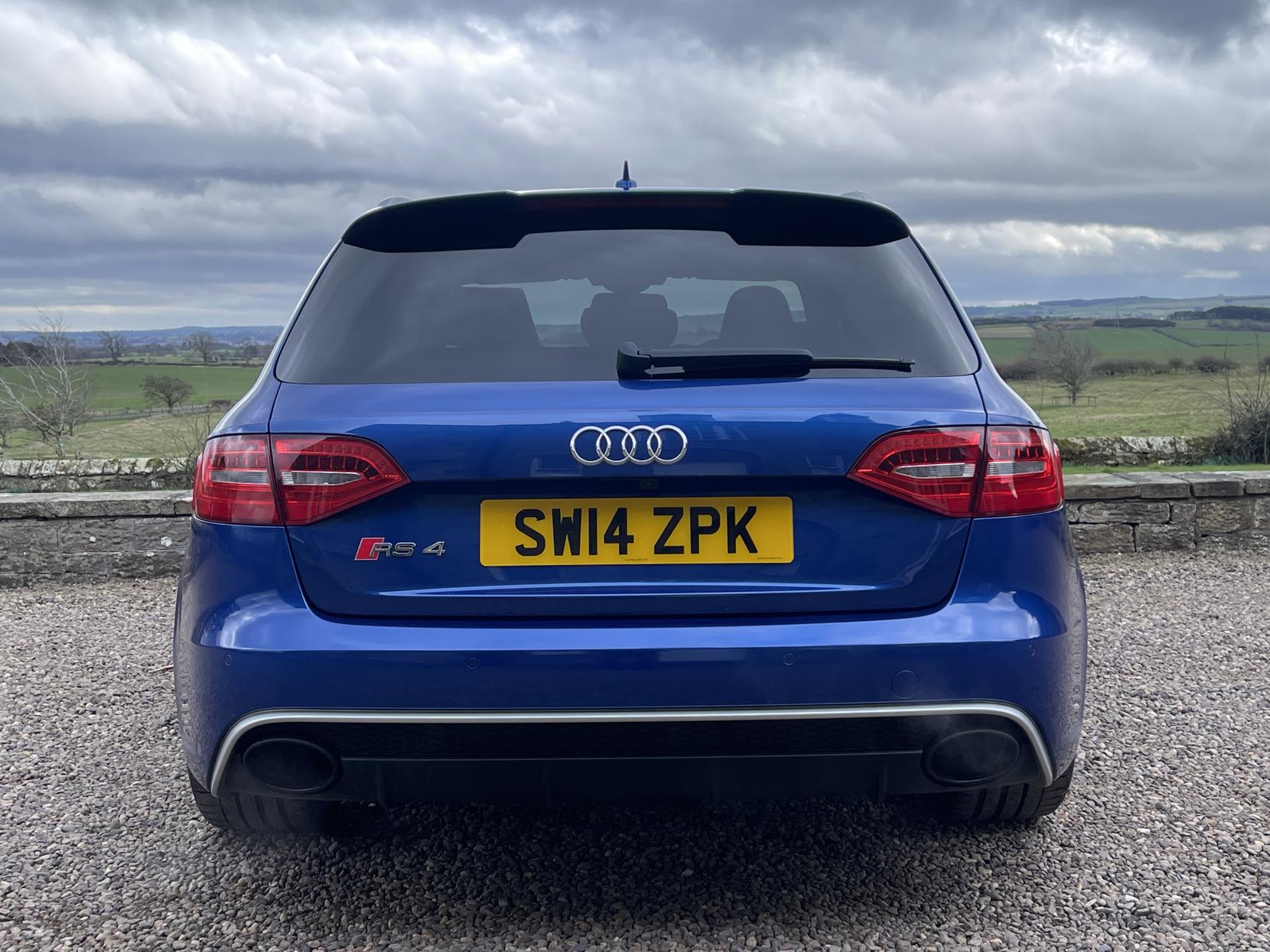 Audi RS4 Avant 4.2 FSI V8 Estate 5dr Petrol S Tronic quattro Euro 5 (450 ps)