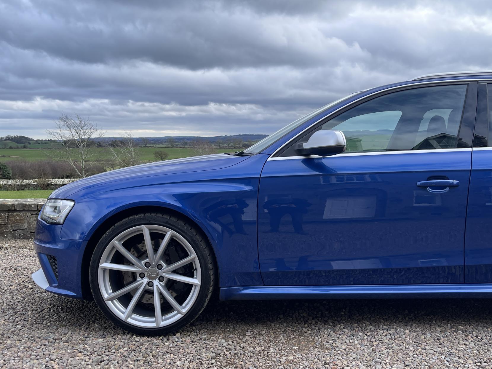 Audi RS4 Avant 4.2 FSI V8 Estate 5dr Petrol S Tronic quattro Euro 5 (450 ps)