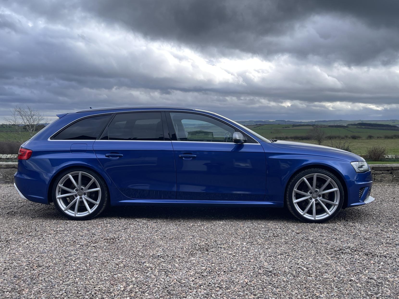 Audi RS4 Avant 4.2 FSI V8 Estate 5dr Petrol S Tronic quattro Euro 5 (450 ps)
