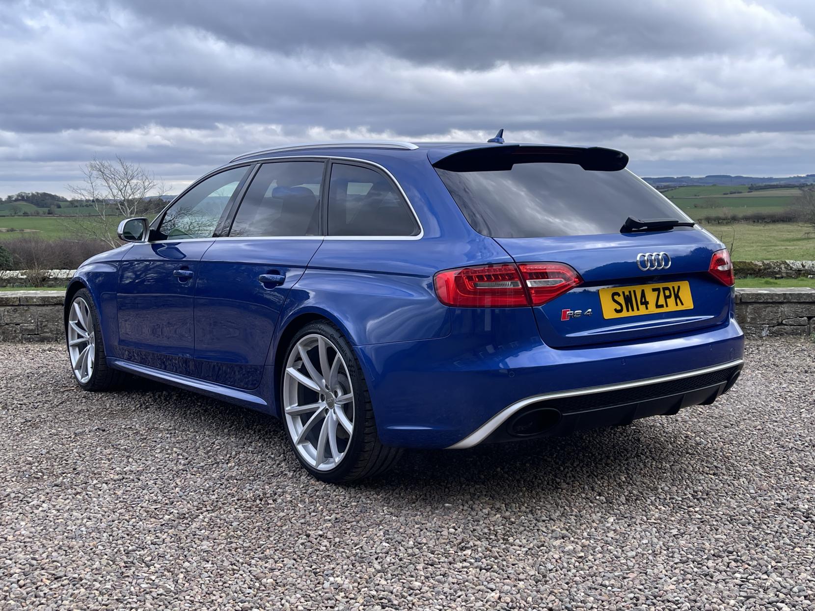 Audi RS4 Avant 4.2 FSI V8 Estate 5dr Petrol S Tronic quattro Euro 5 (450 ps)
